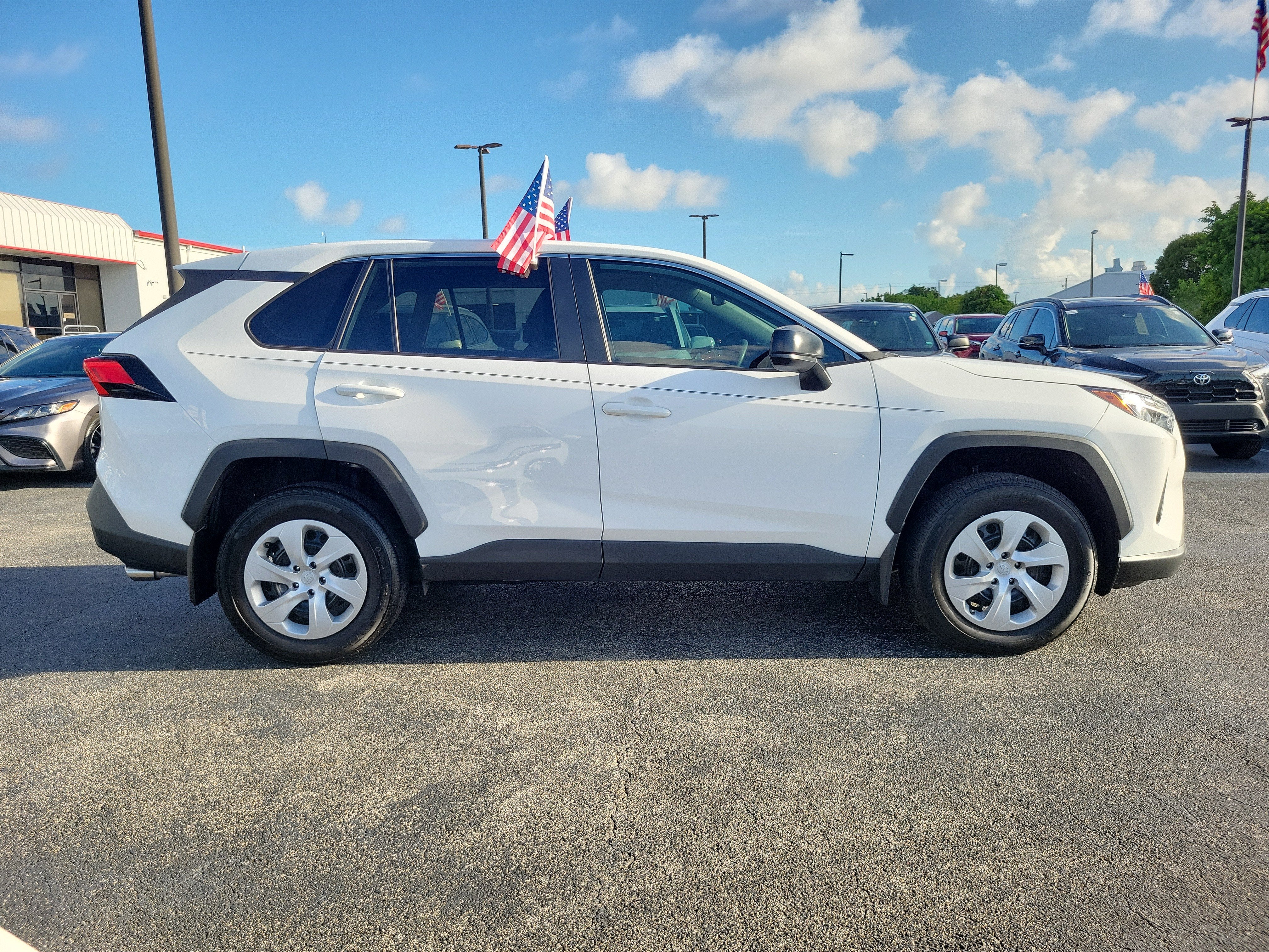 2025 Toyota RAV4 LE