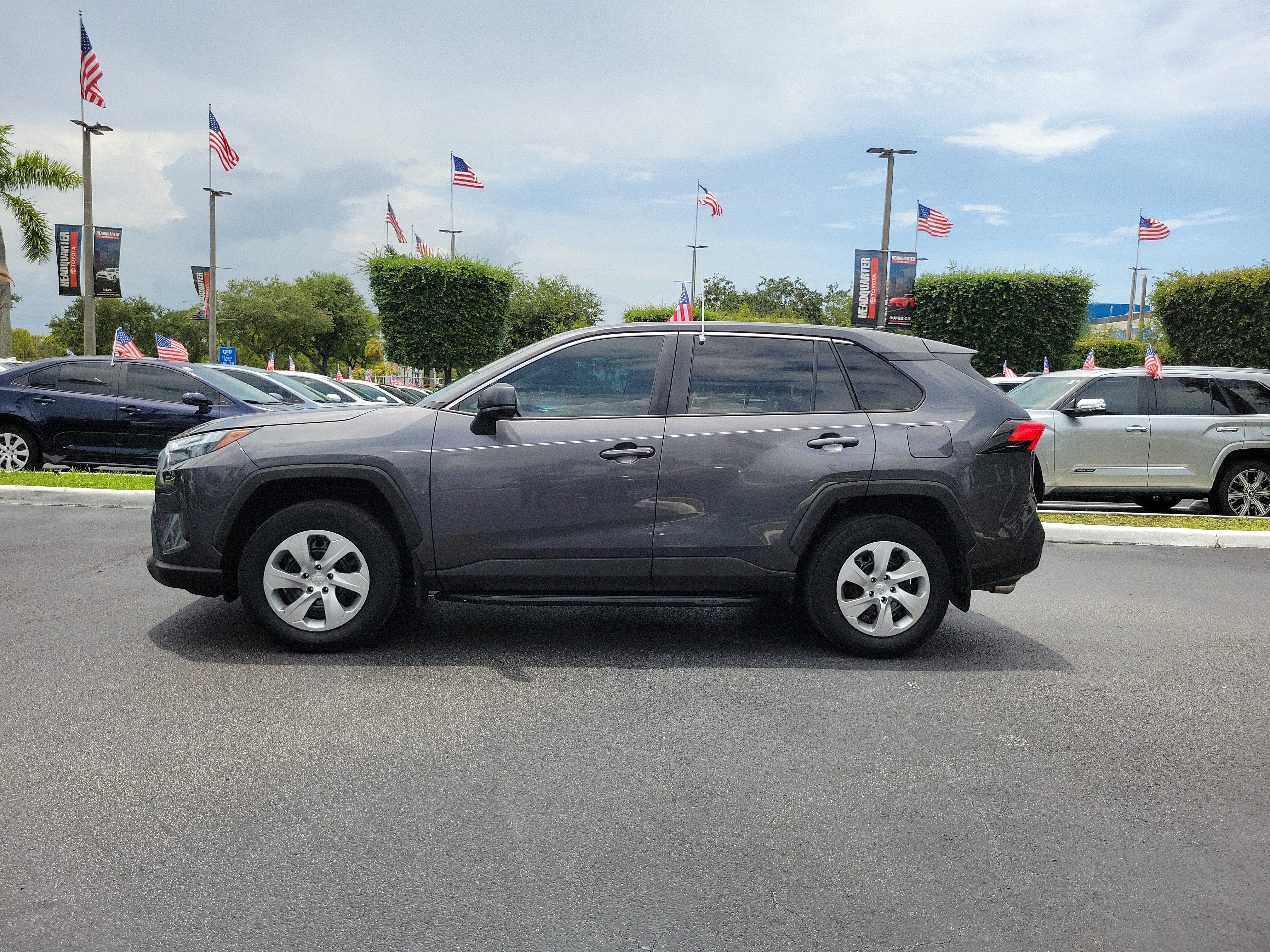 2023 Toyota RAV4 LE