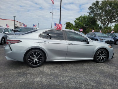 2022 Toyota Camry SE
