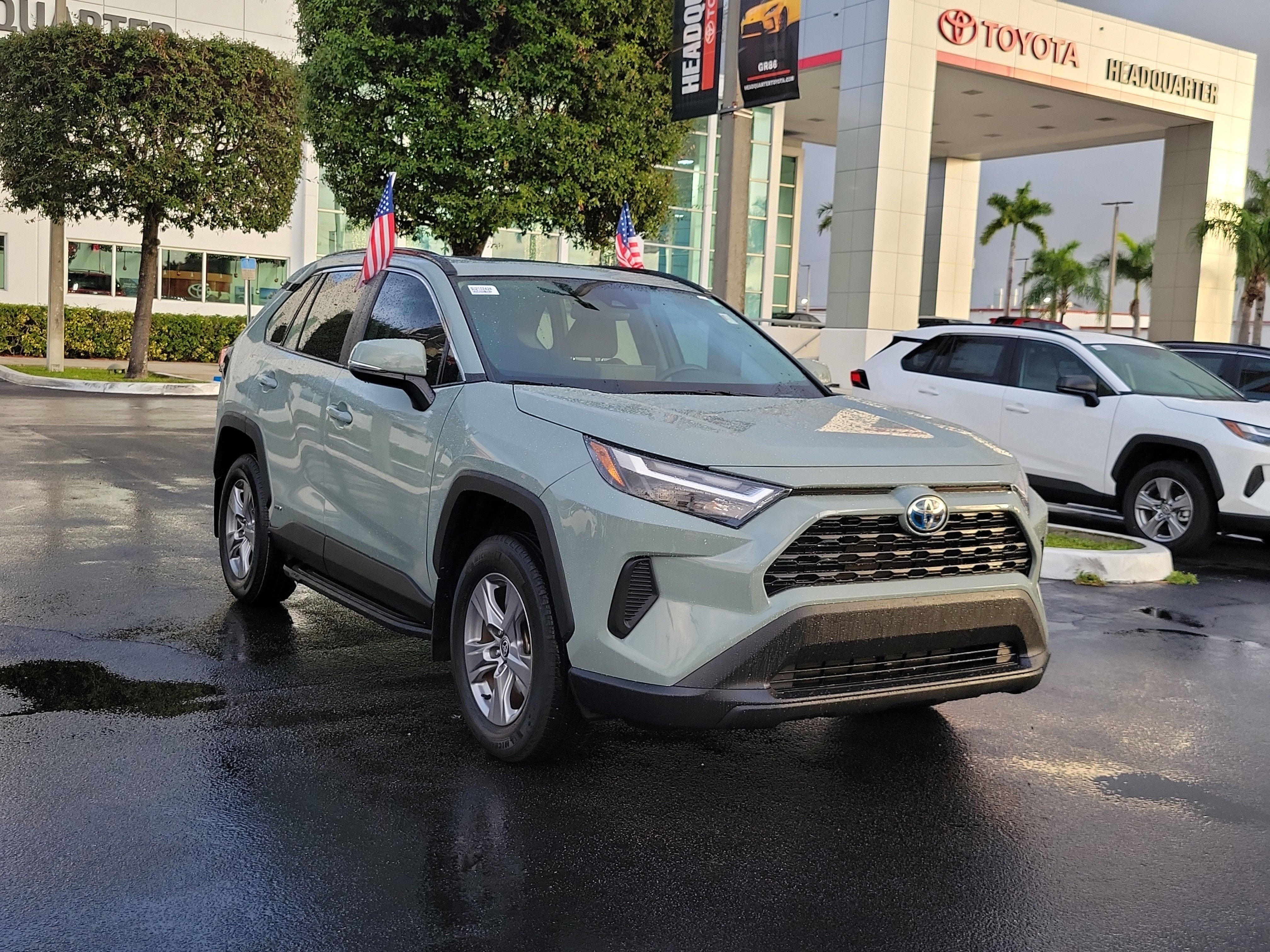 2022 Toyota RAV4 Hybrid XLE