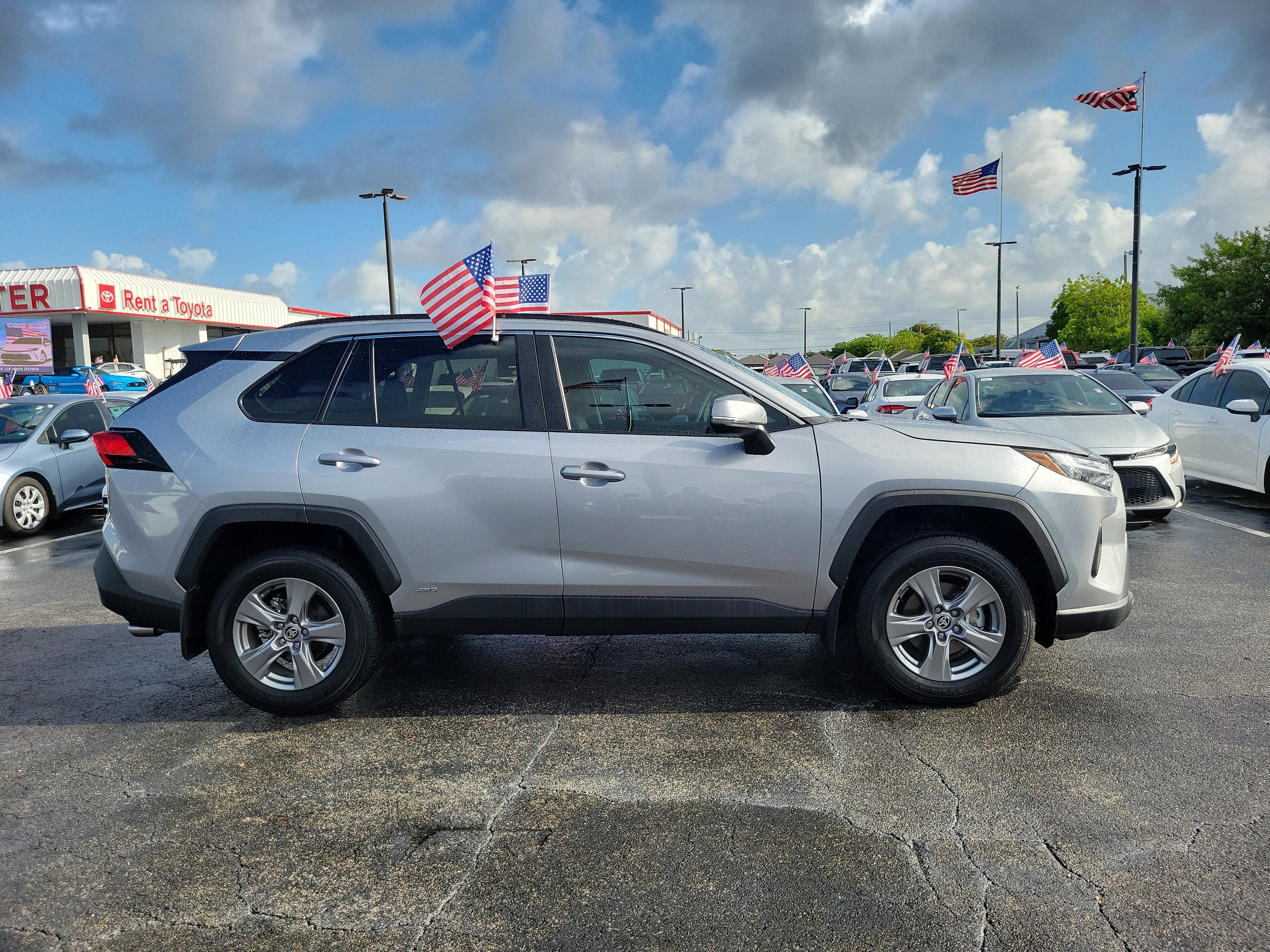2025 Toyota RAV4 Hybrid XLE