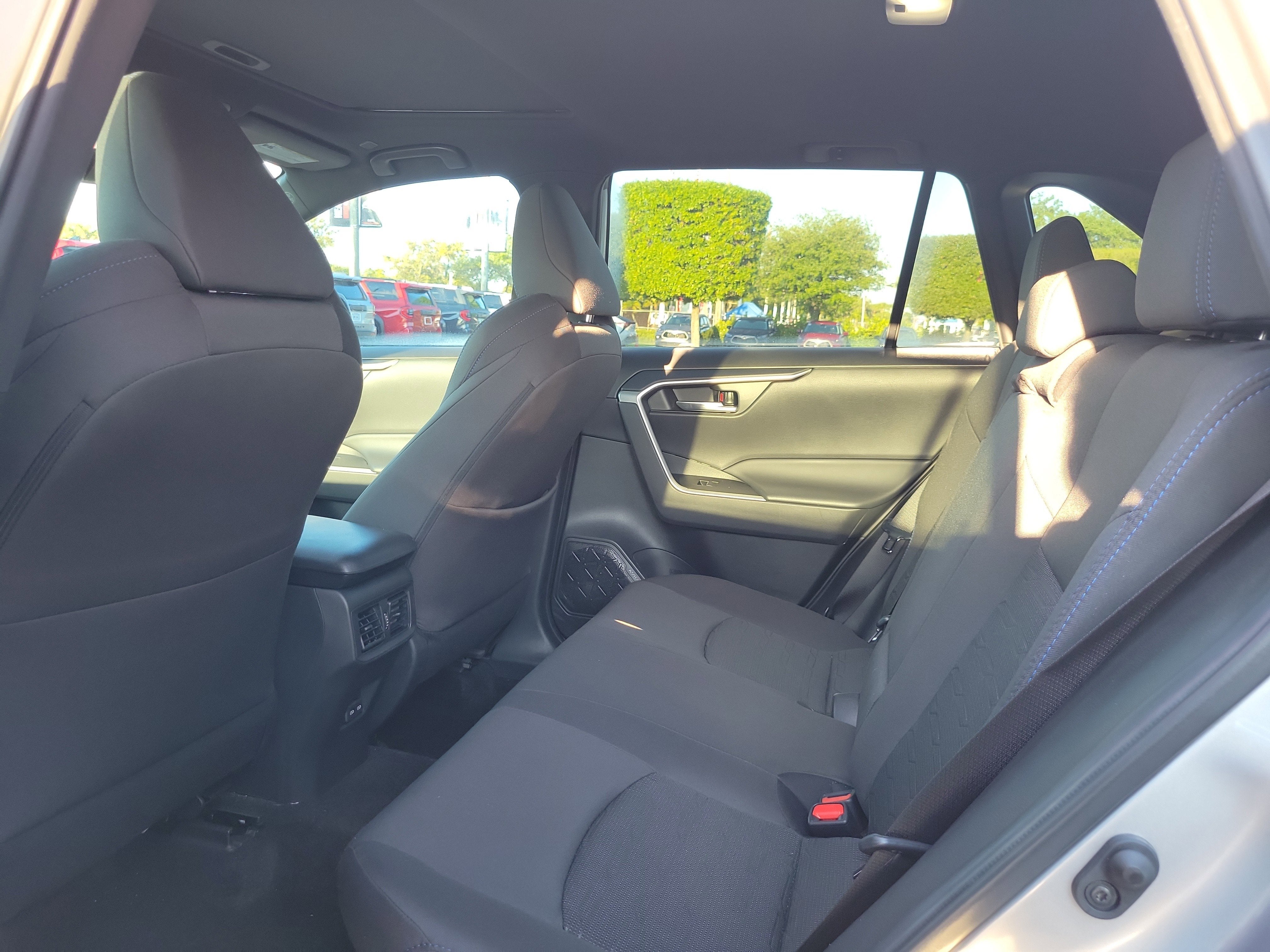 2023 Toyota RAV4 Hybrid SE