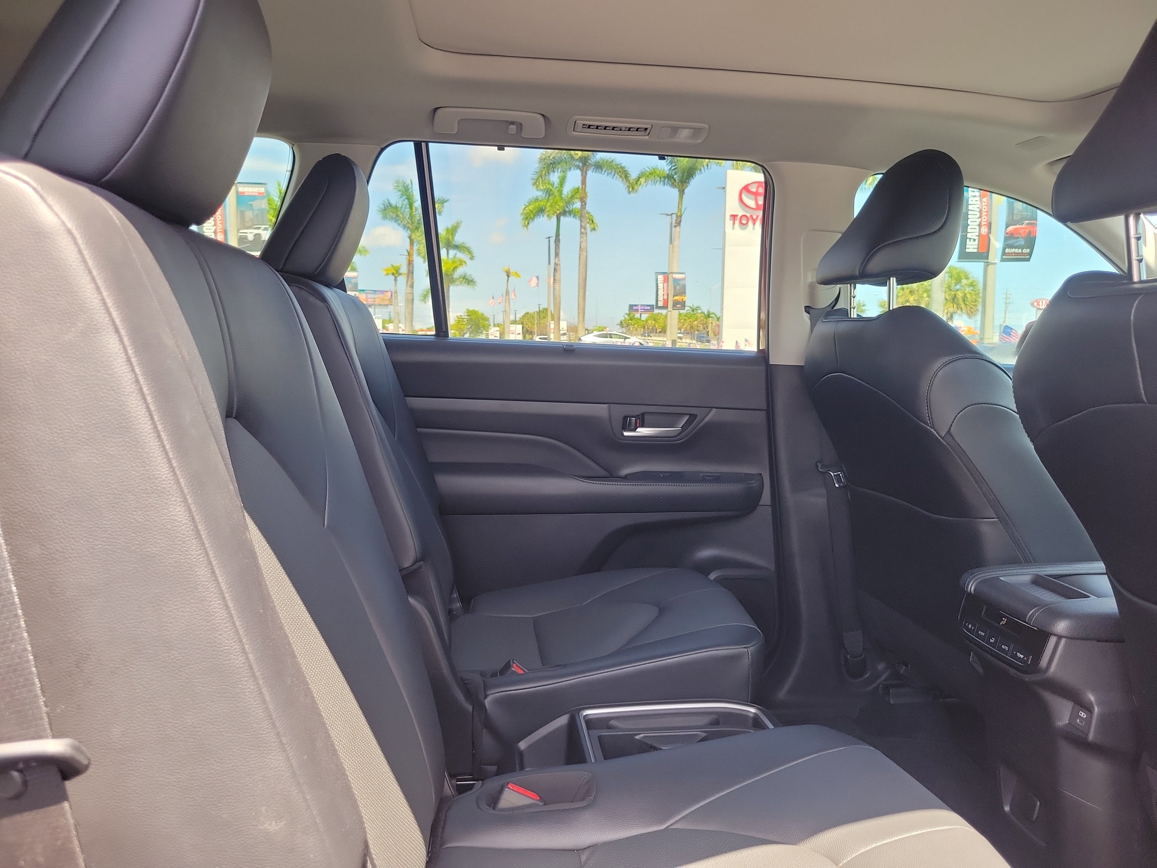 2025 Toyota Grand Highlander LE