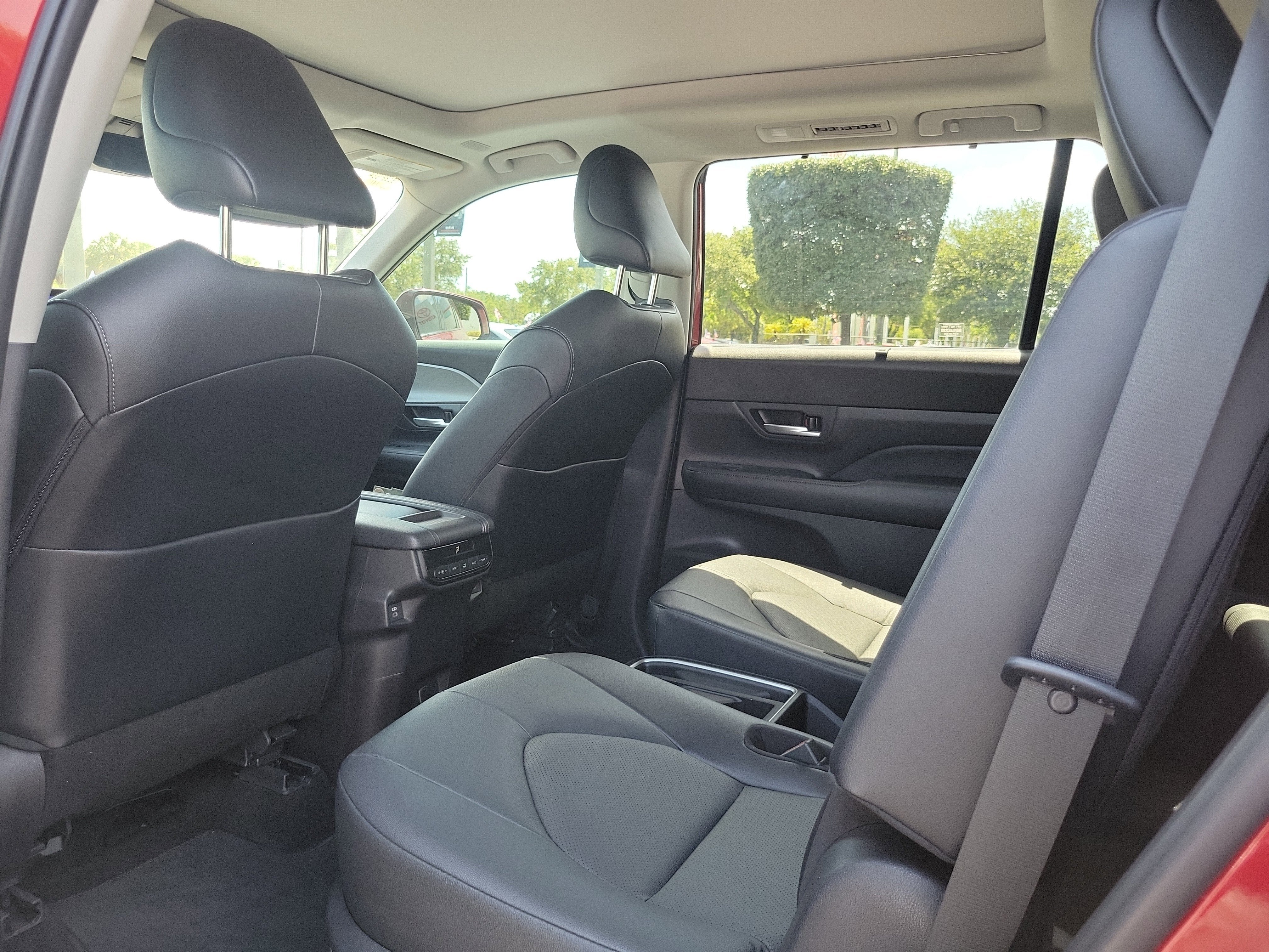 2025 Toyota Grand Highlander LE