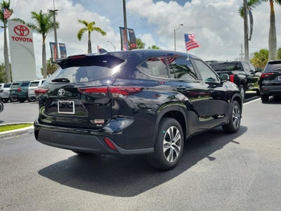 2024 Toyota Highlander LE