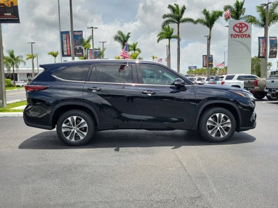 2024 Toyota Highlander LE