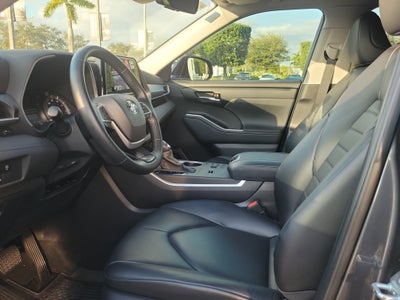 2024 Toyota Highlander LE