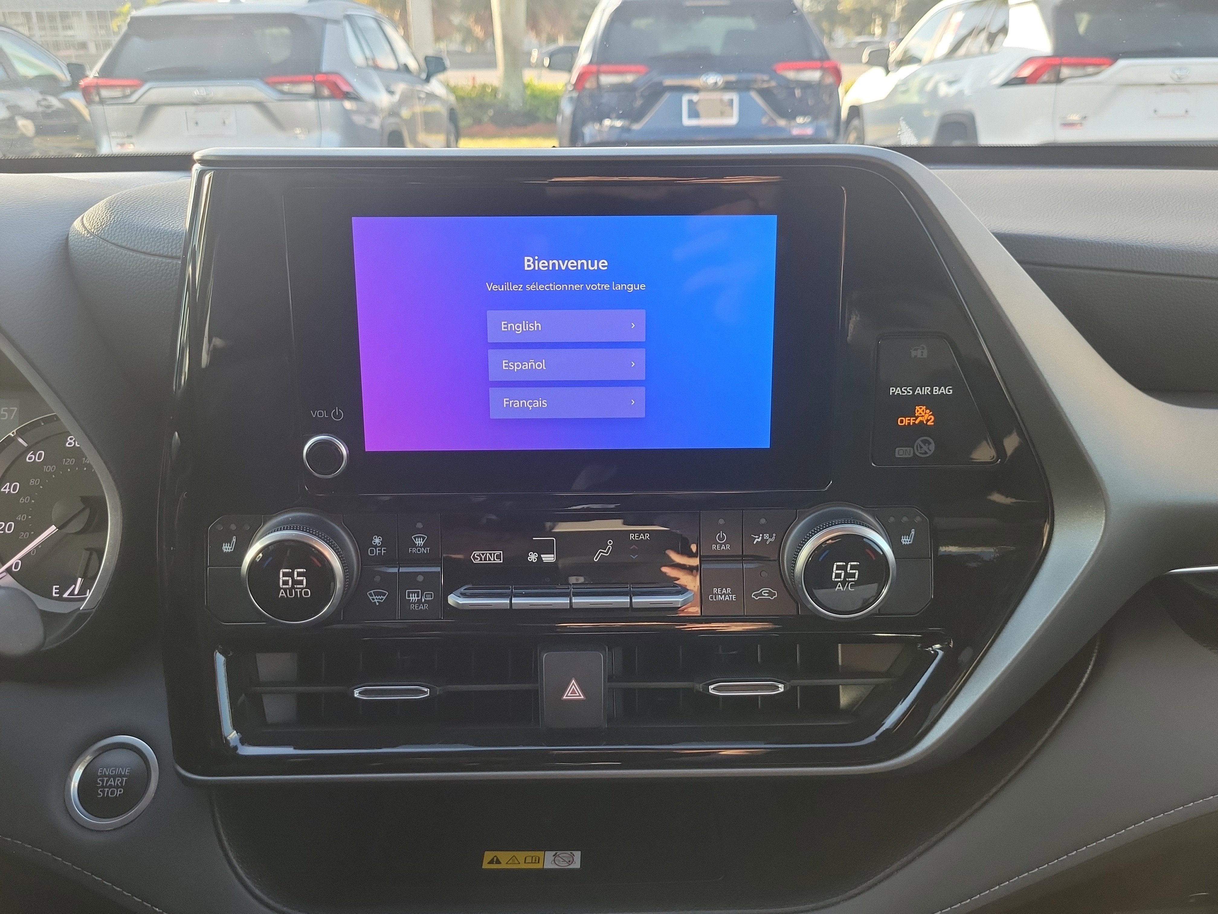 2024 Toyota Highlander LE