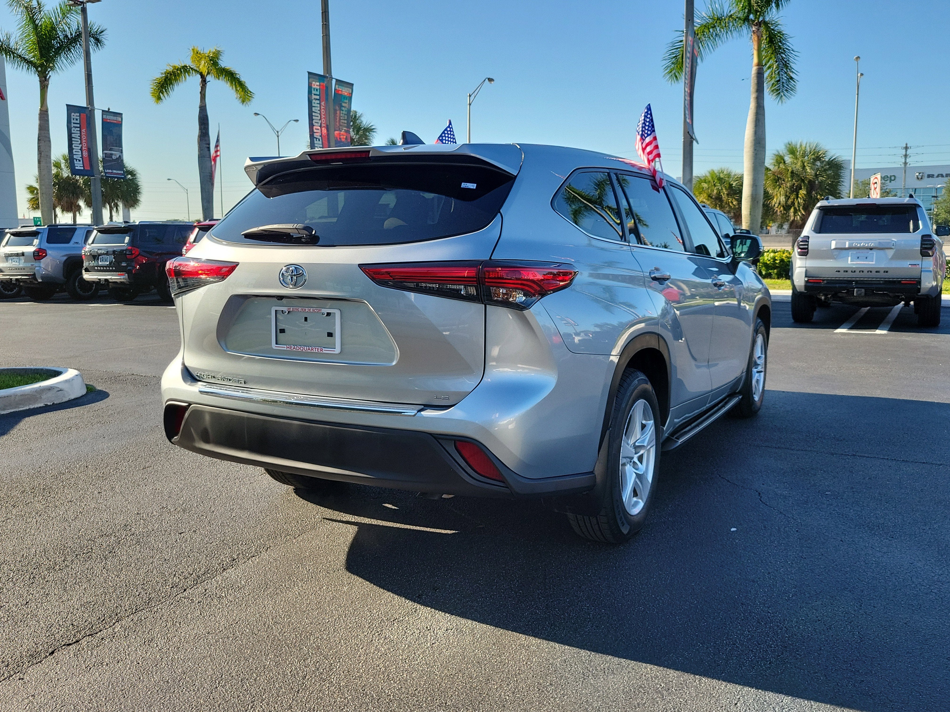 2023 Toyota Highlander LE