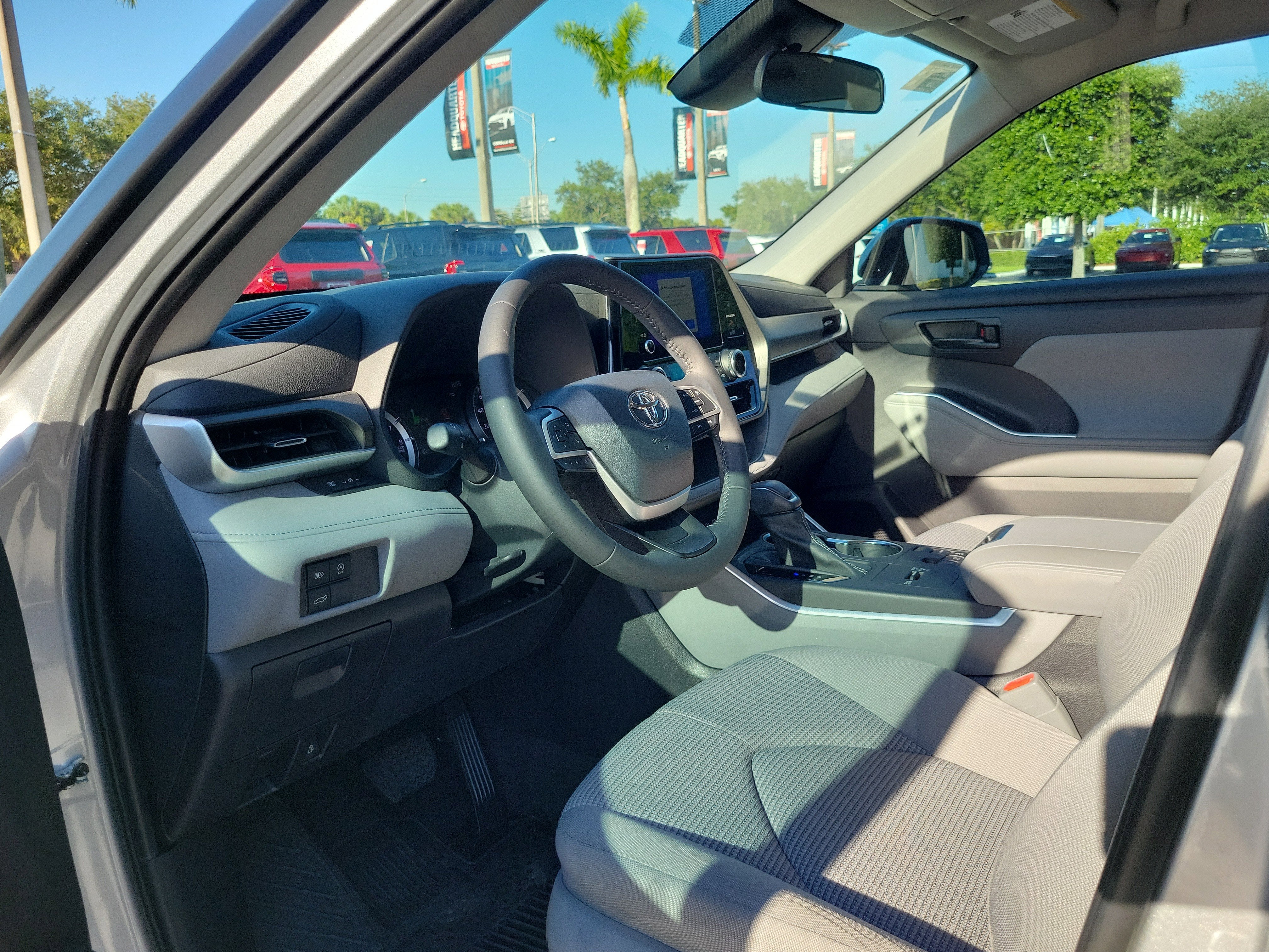 2023 Toyota Highlander LE