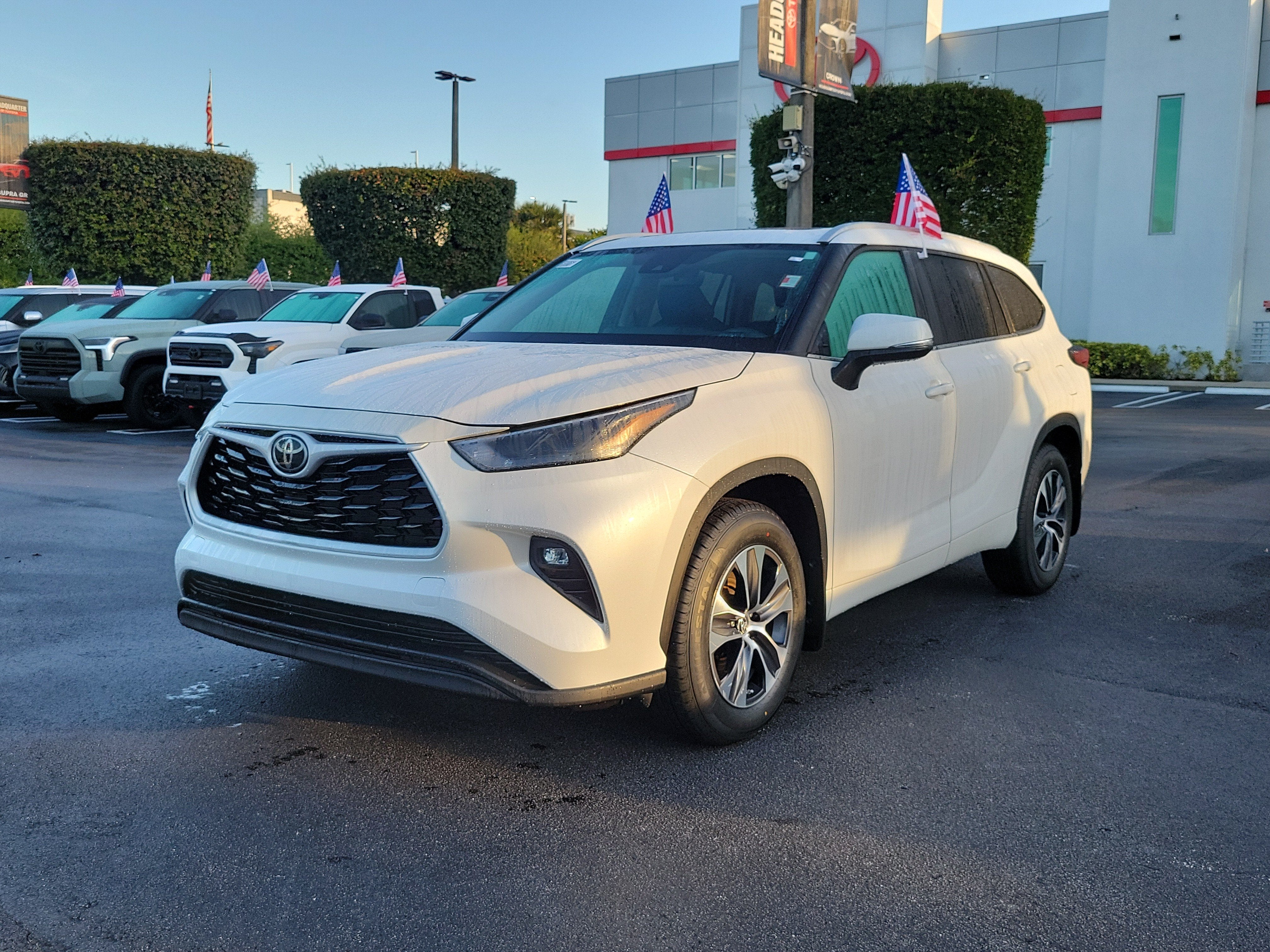2024 Toyota Highlander LE