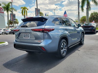 2024 Toyota Highlander LE
