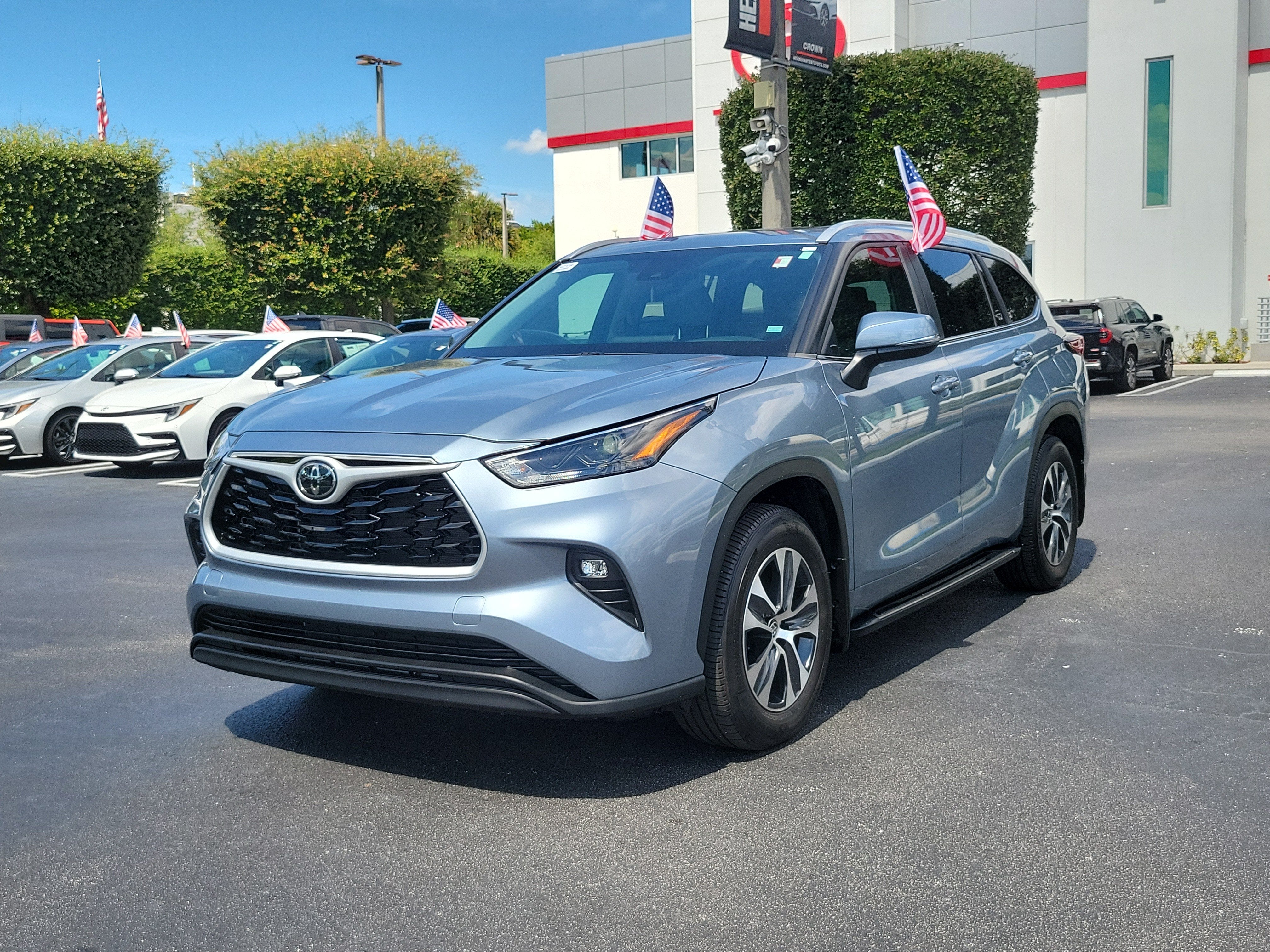 2024 Toyota Highlander LE