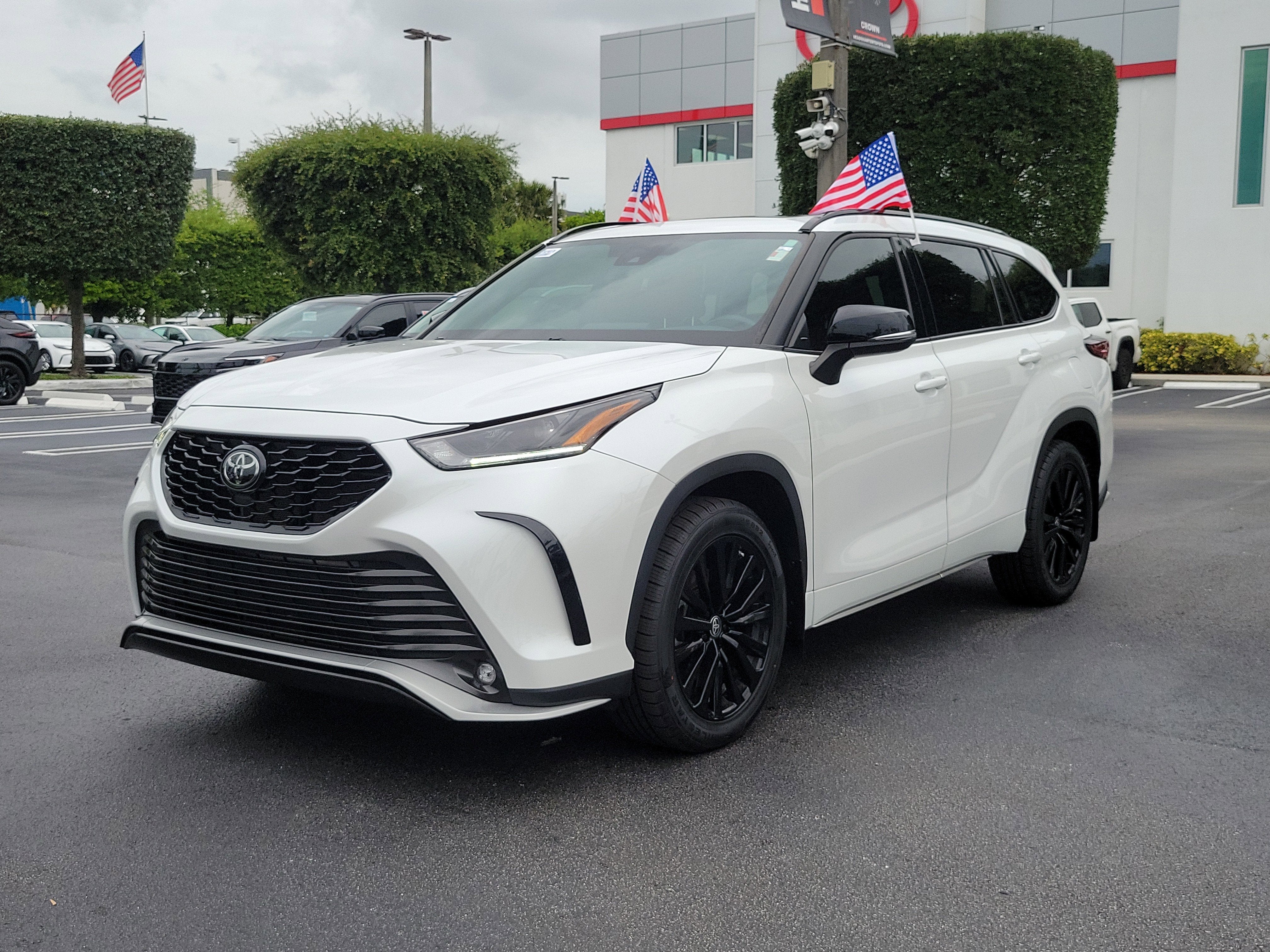 2024 Toyota Highlander LE