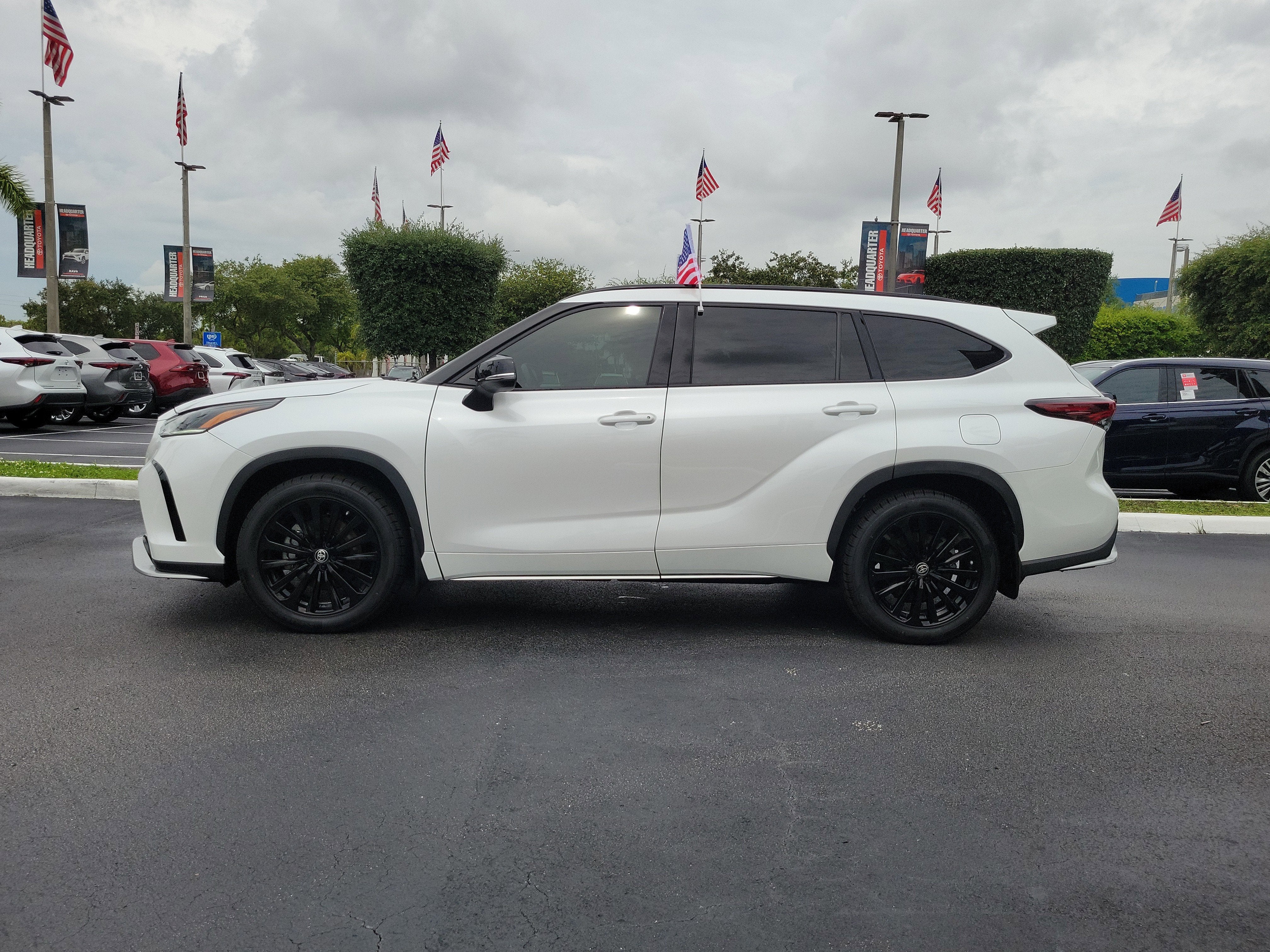 2024 Toyota Highlander LE