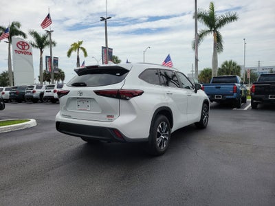 2024 Toyota Highlander LE