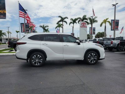 2024 Toyota Highlander LE