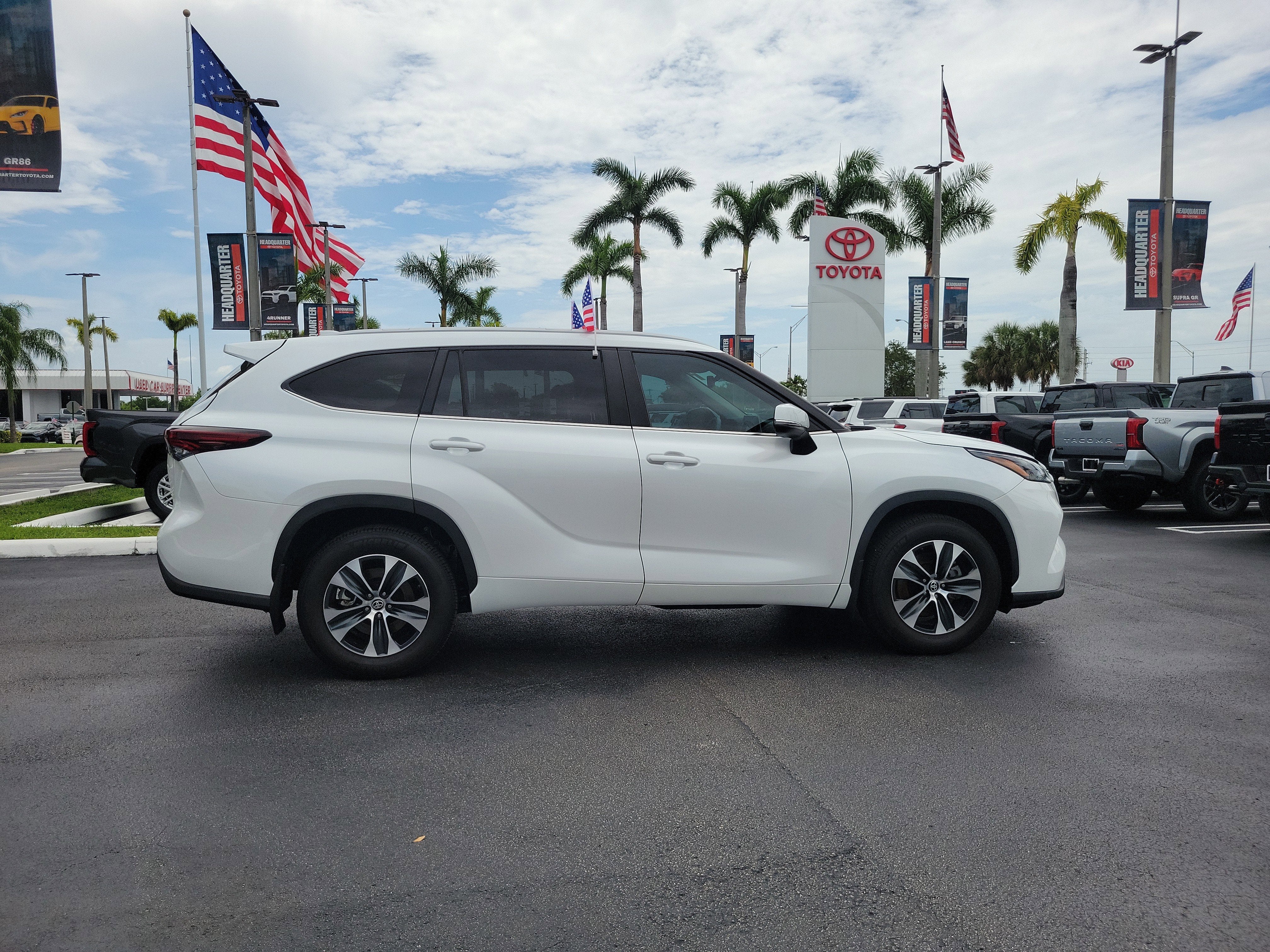 2024 Toyota Highlander LE