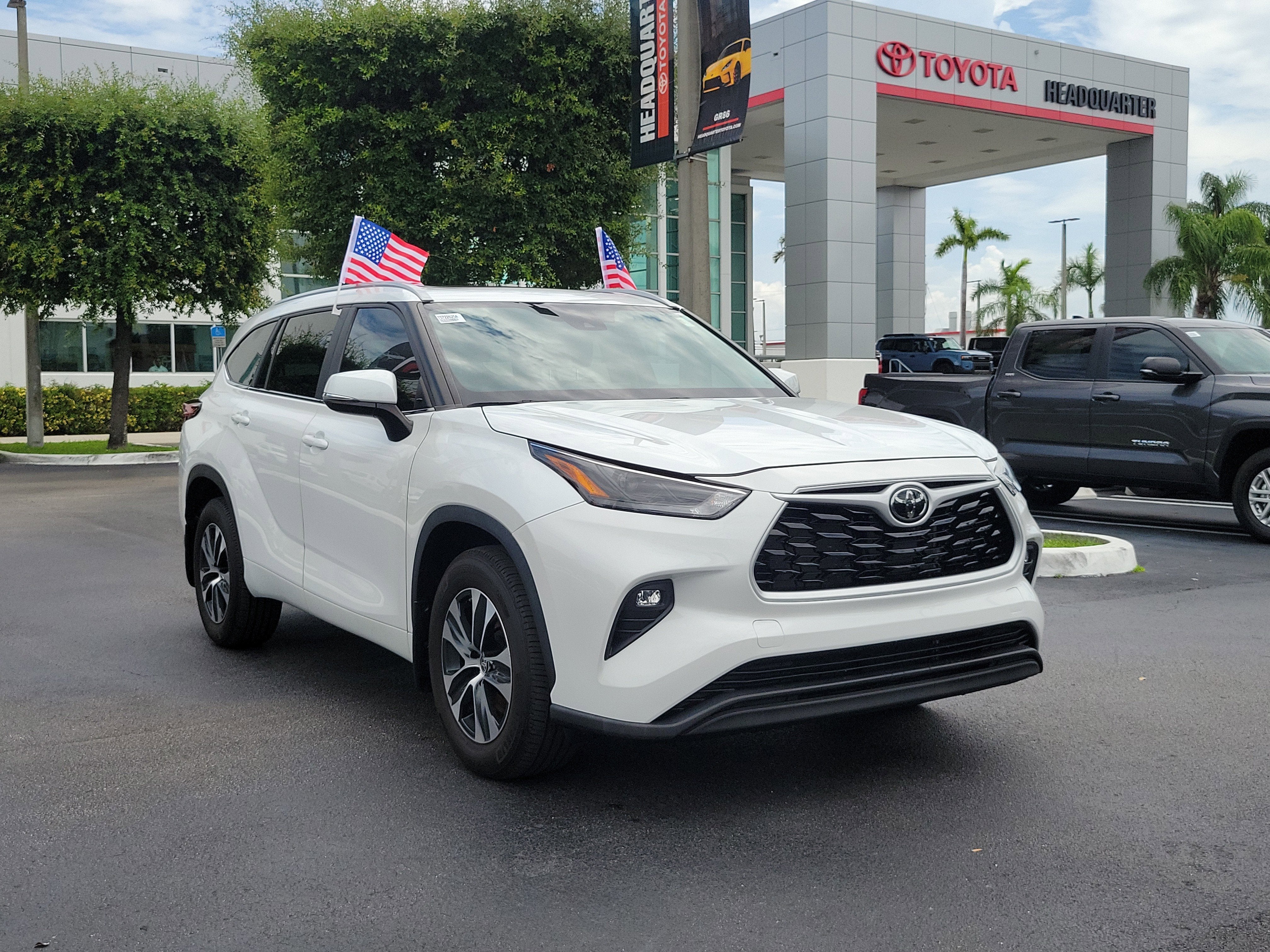 2024 Toyota Highlander LE