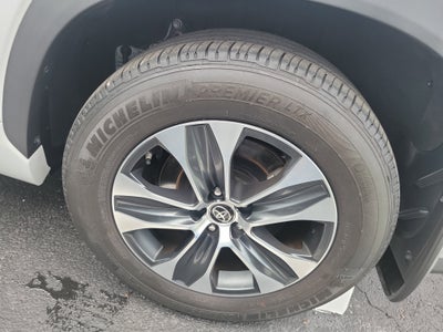 2024 Toyota Highlander LE