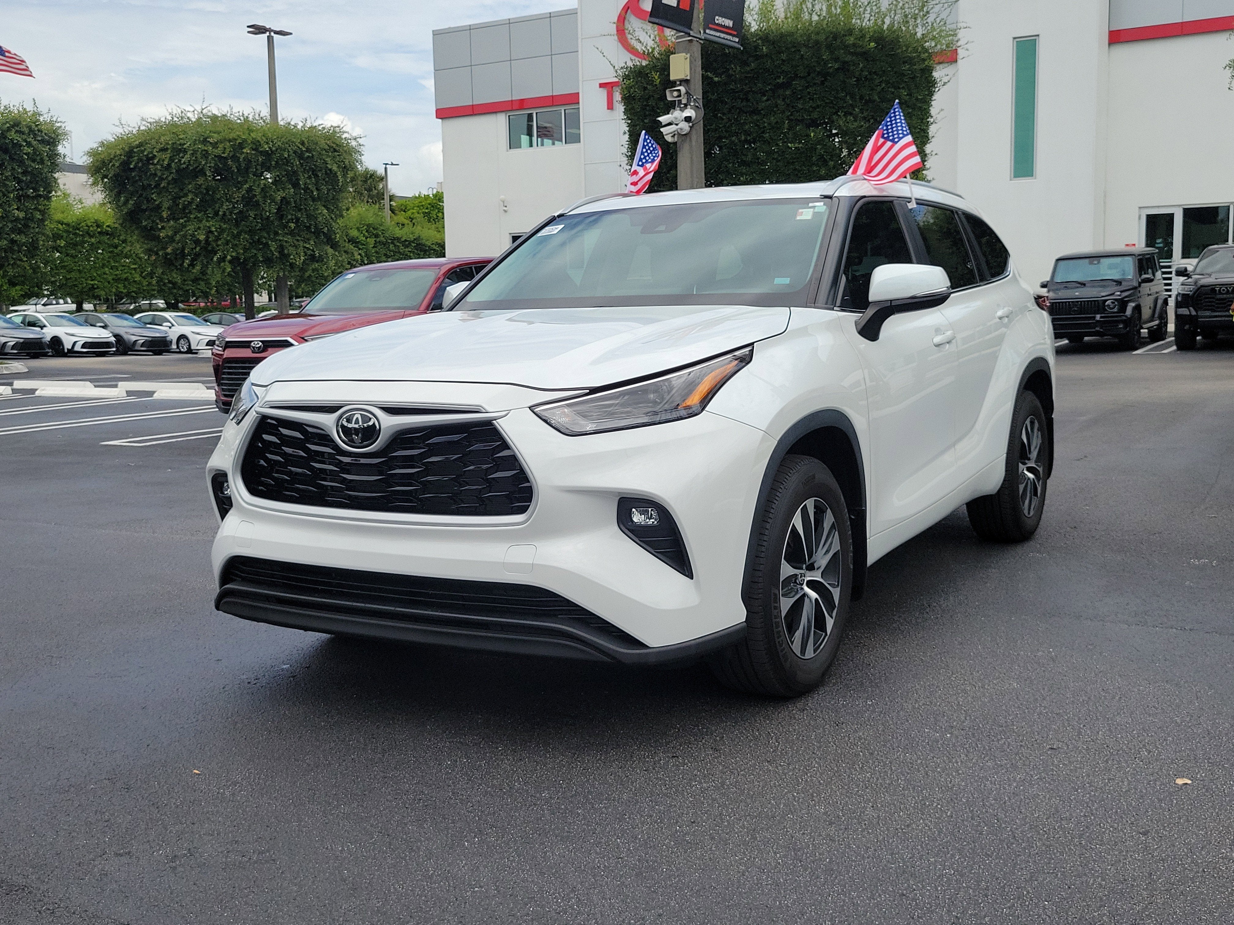 2024 Toyota Highlander LE