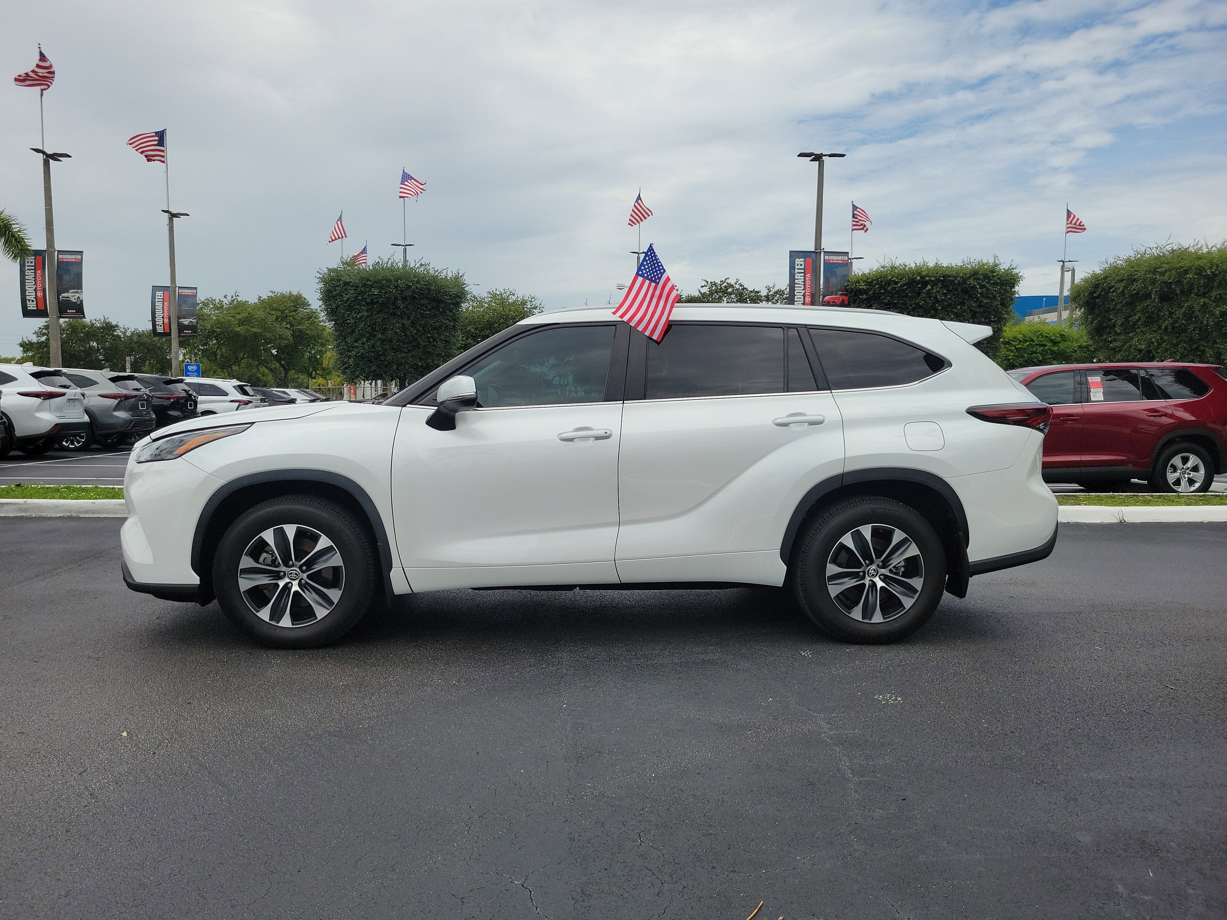 2024 Toyota Highlander LE