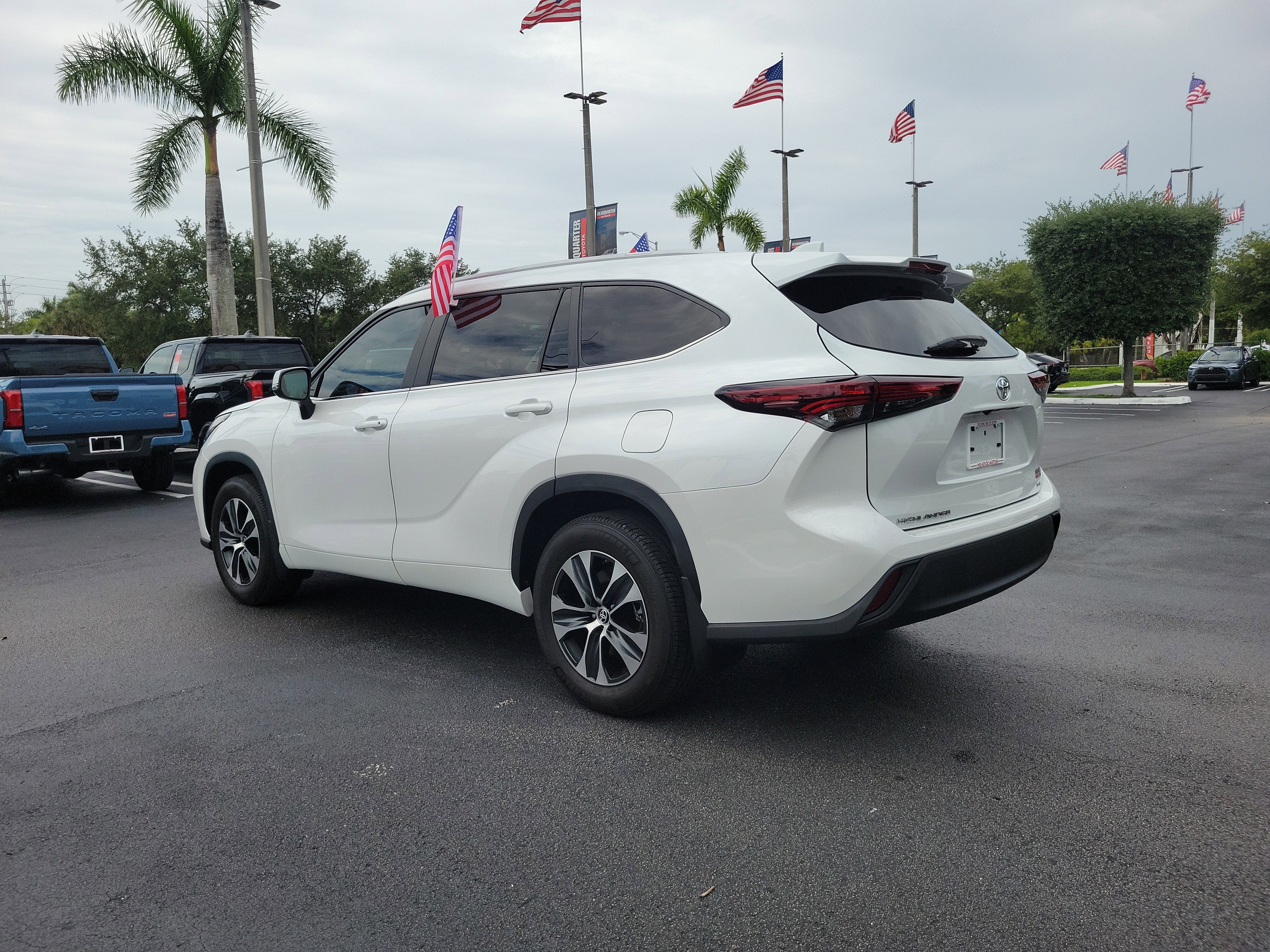2024 Toyota Highlander LE