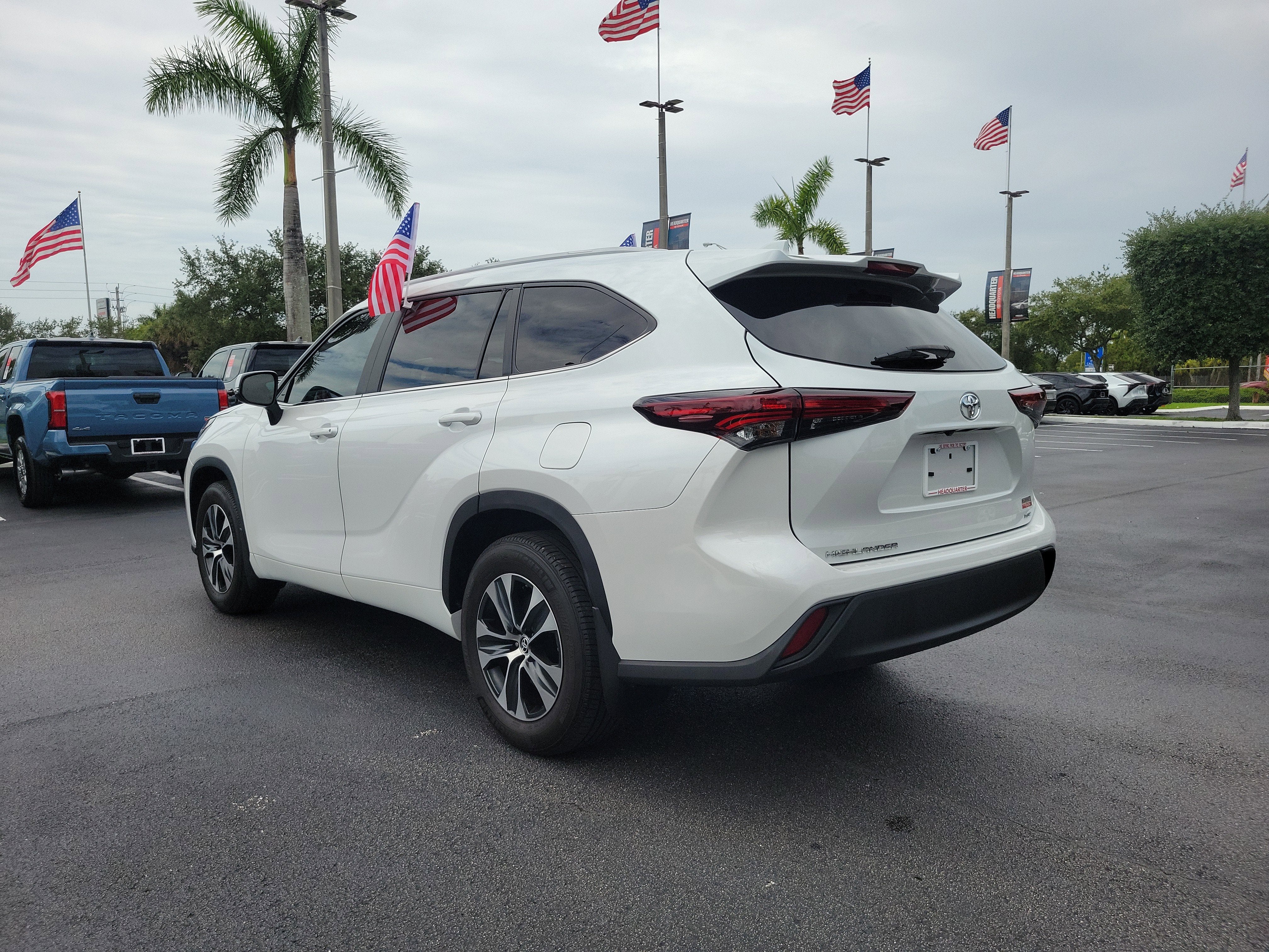 2024 Toyota Highlander LE