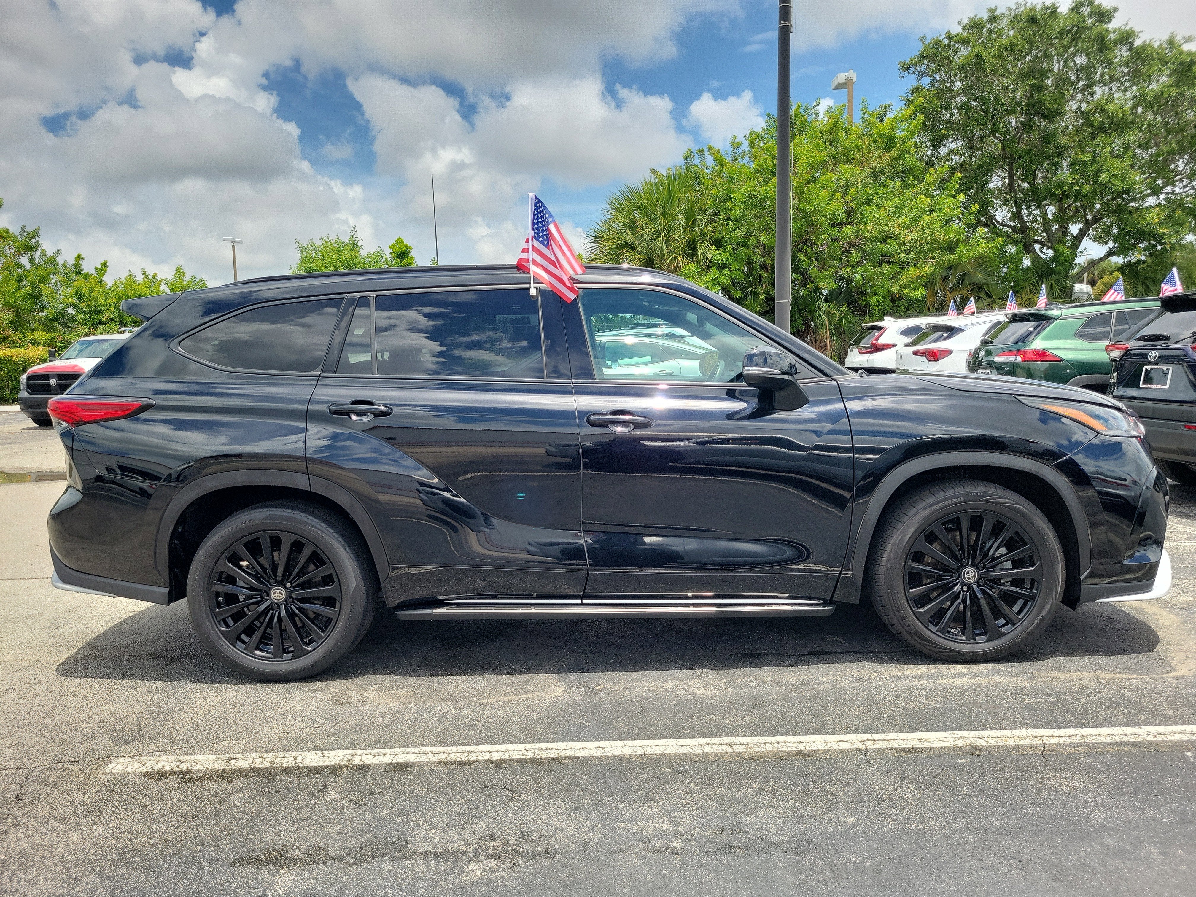 2023 Toyota Highlander Base