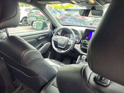 2023 Toyota Highlander Base