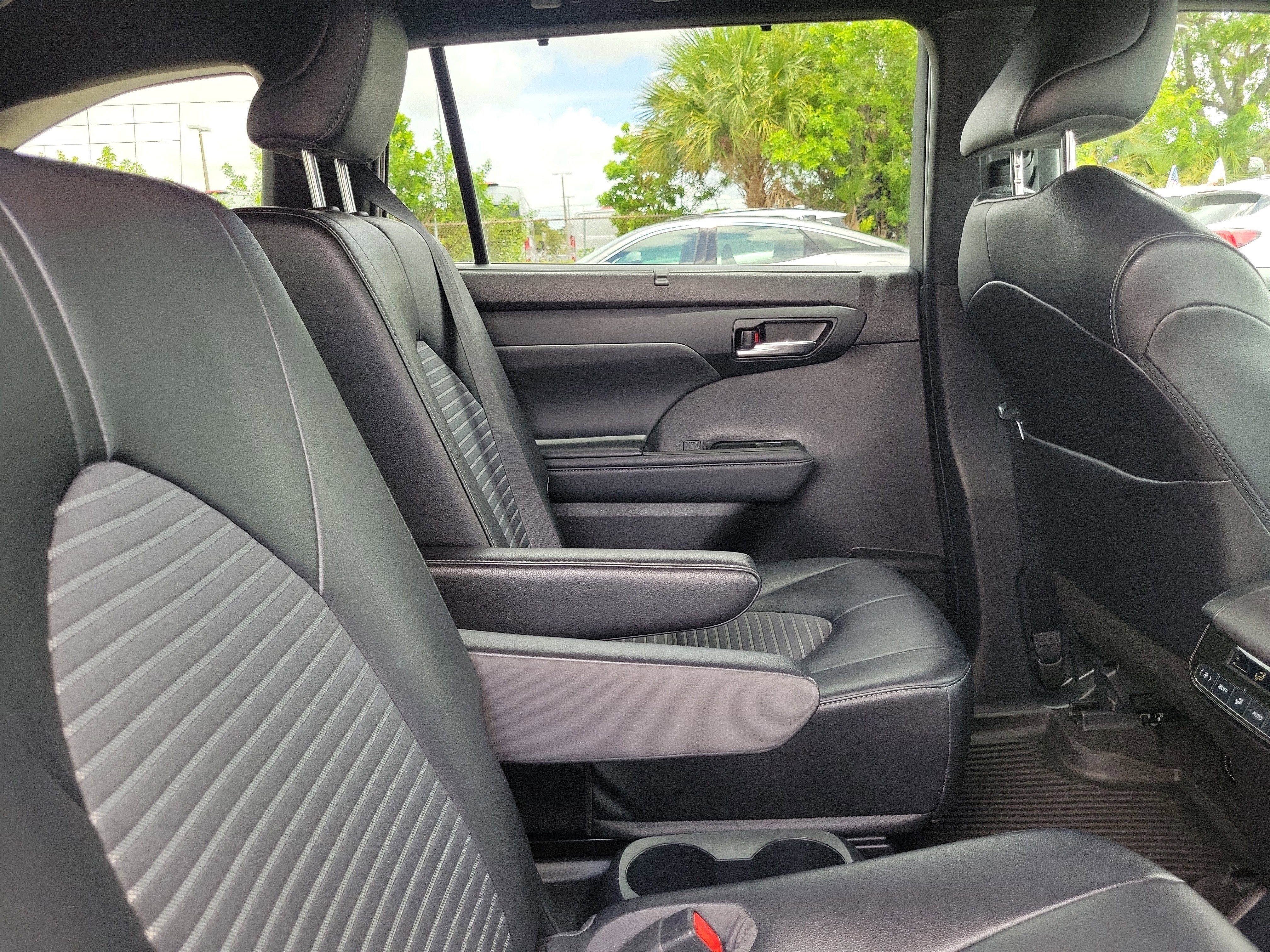 2023 Toyota Highlander Base