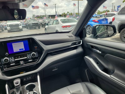 2023 Toyota Highlander Base