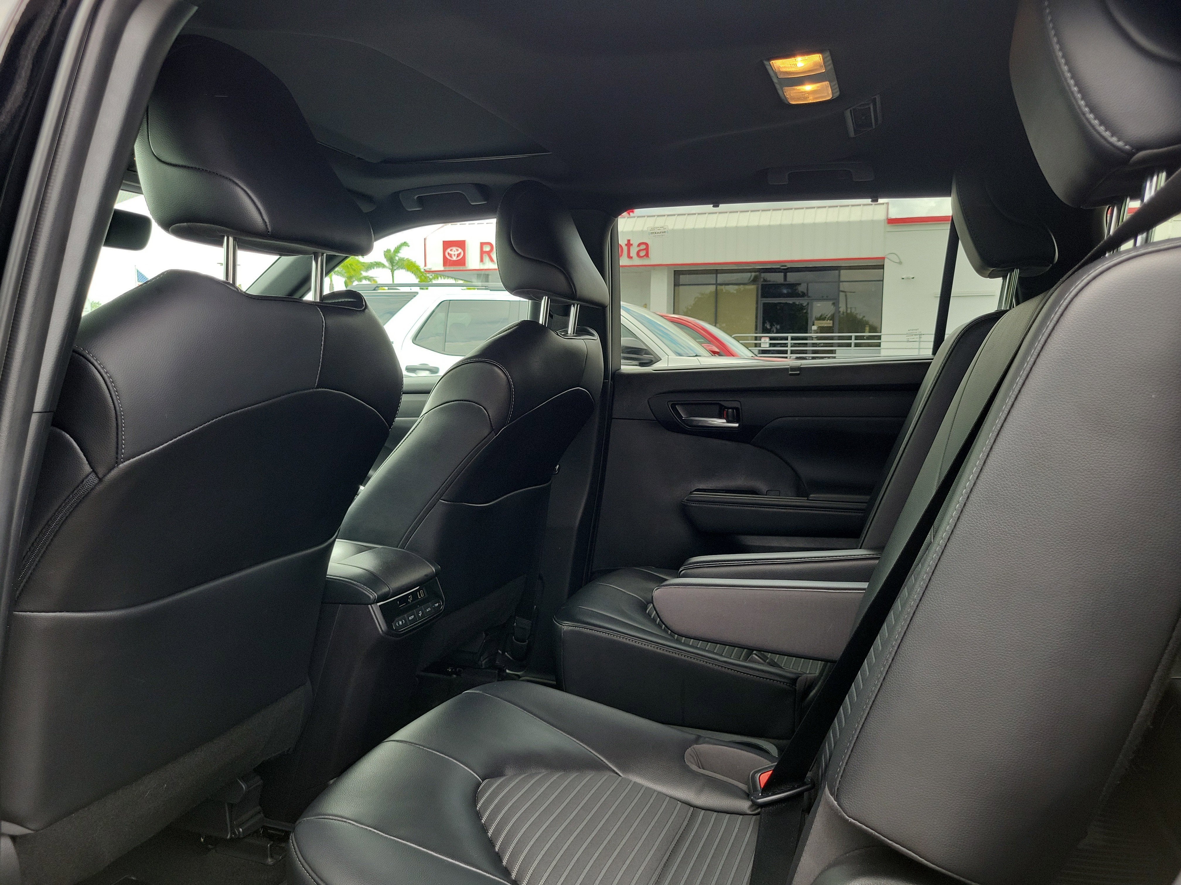 2023 Toyota Highlander Base