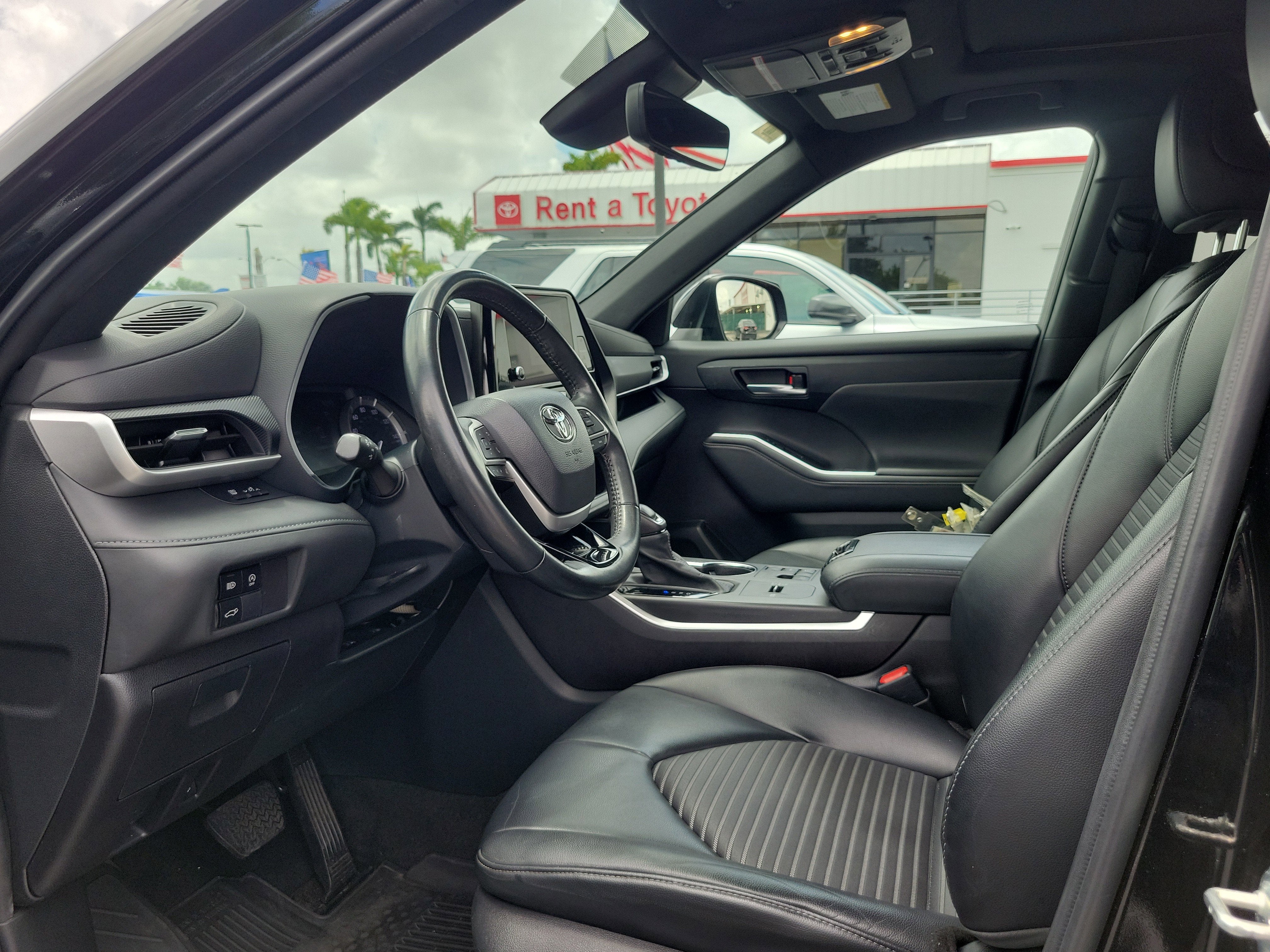 2023 Toyota Highlander Base
