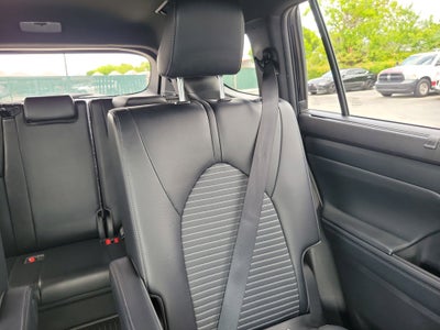 2023 Toyota Highlander Base