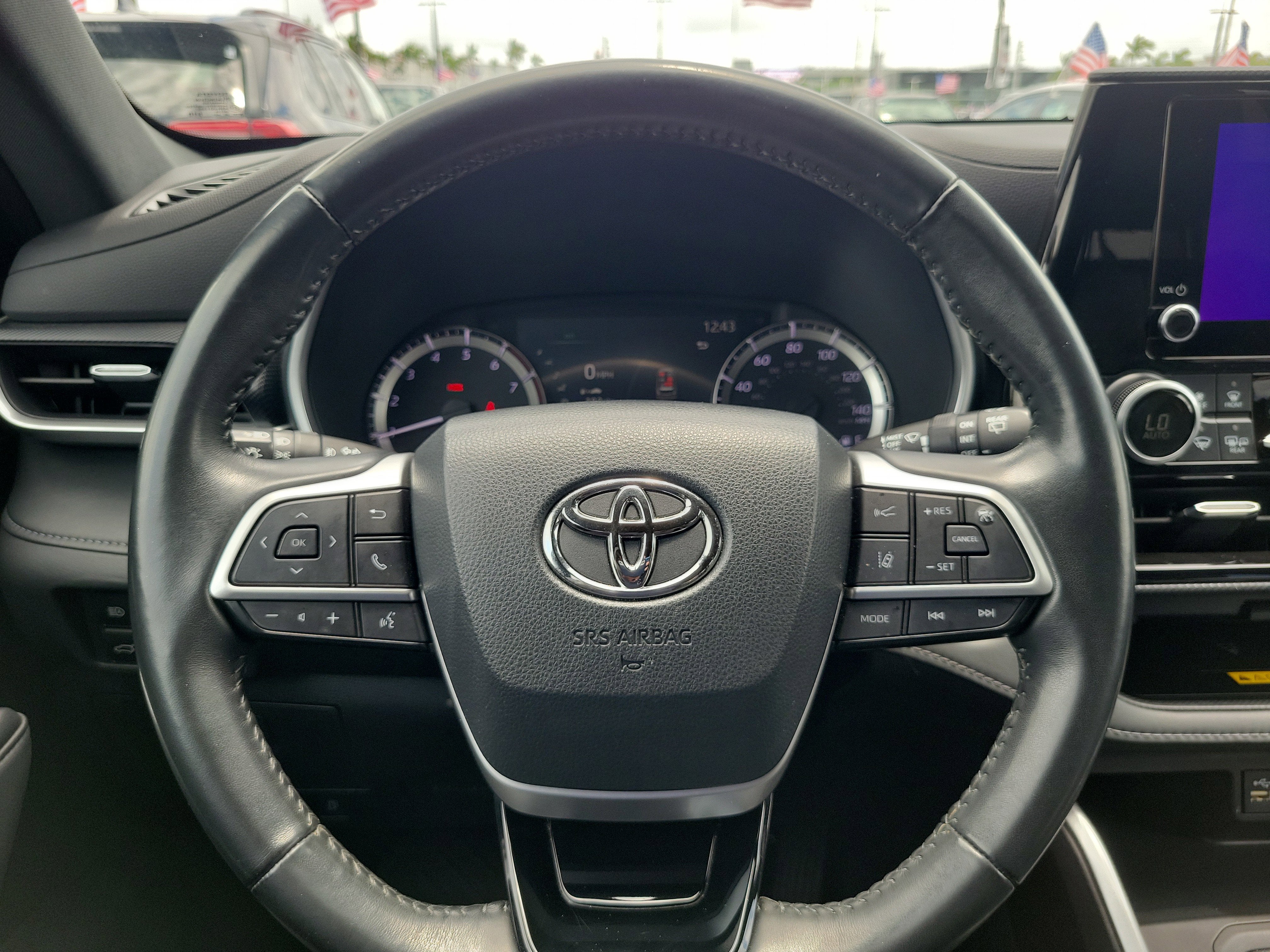 2023 Toyota Highlander Base