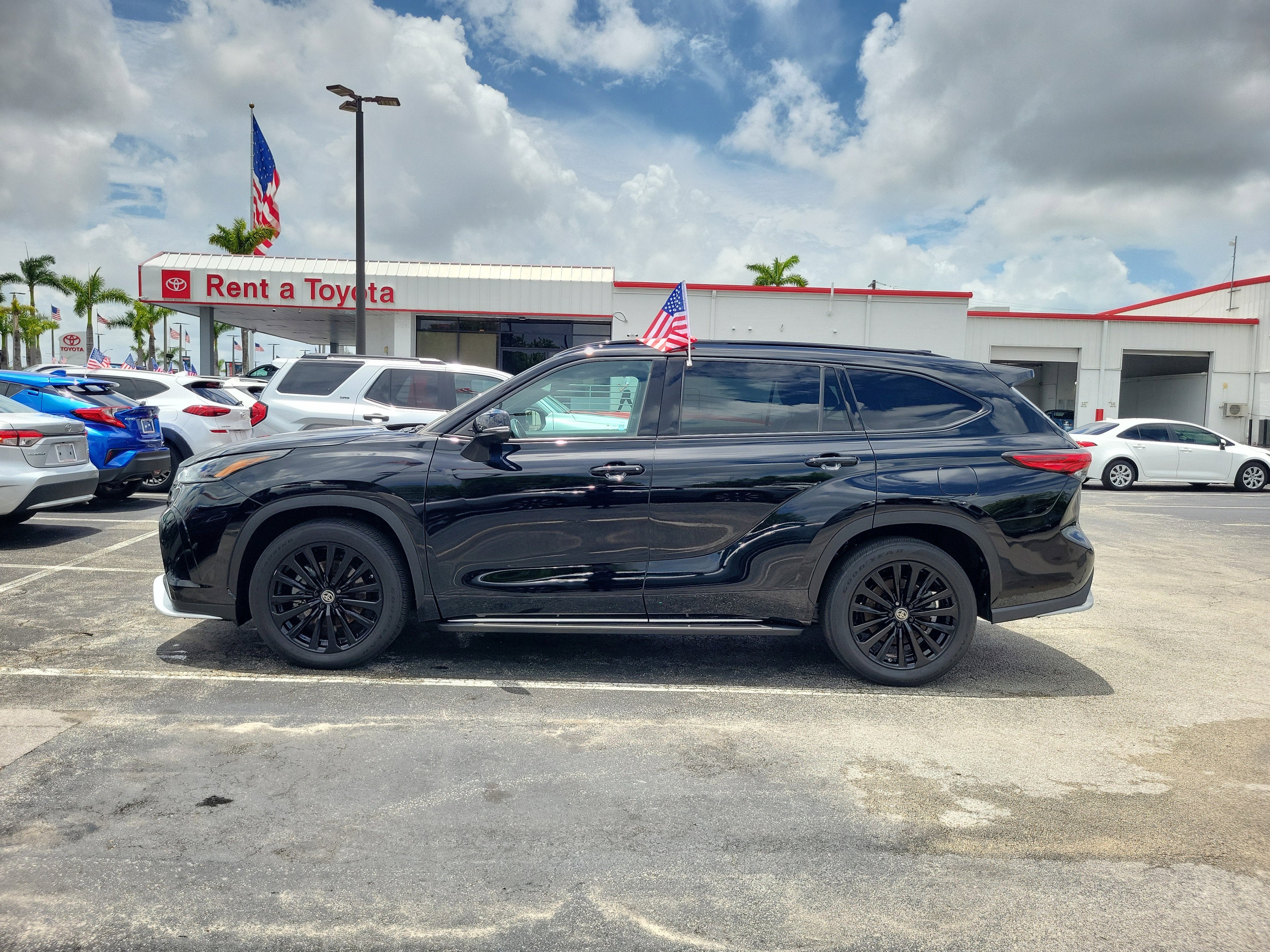 2023 Toyota Highlander Base