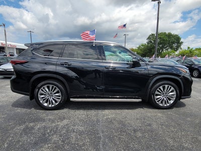 2024 Toyota Highlander LE