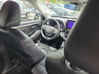 2024 Toyota Highlander LE