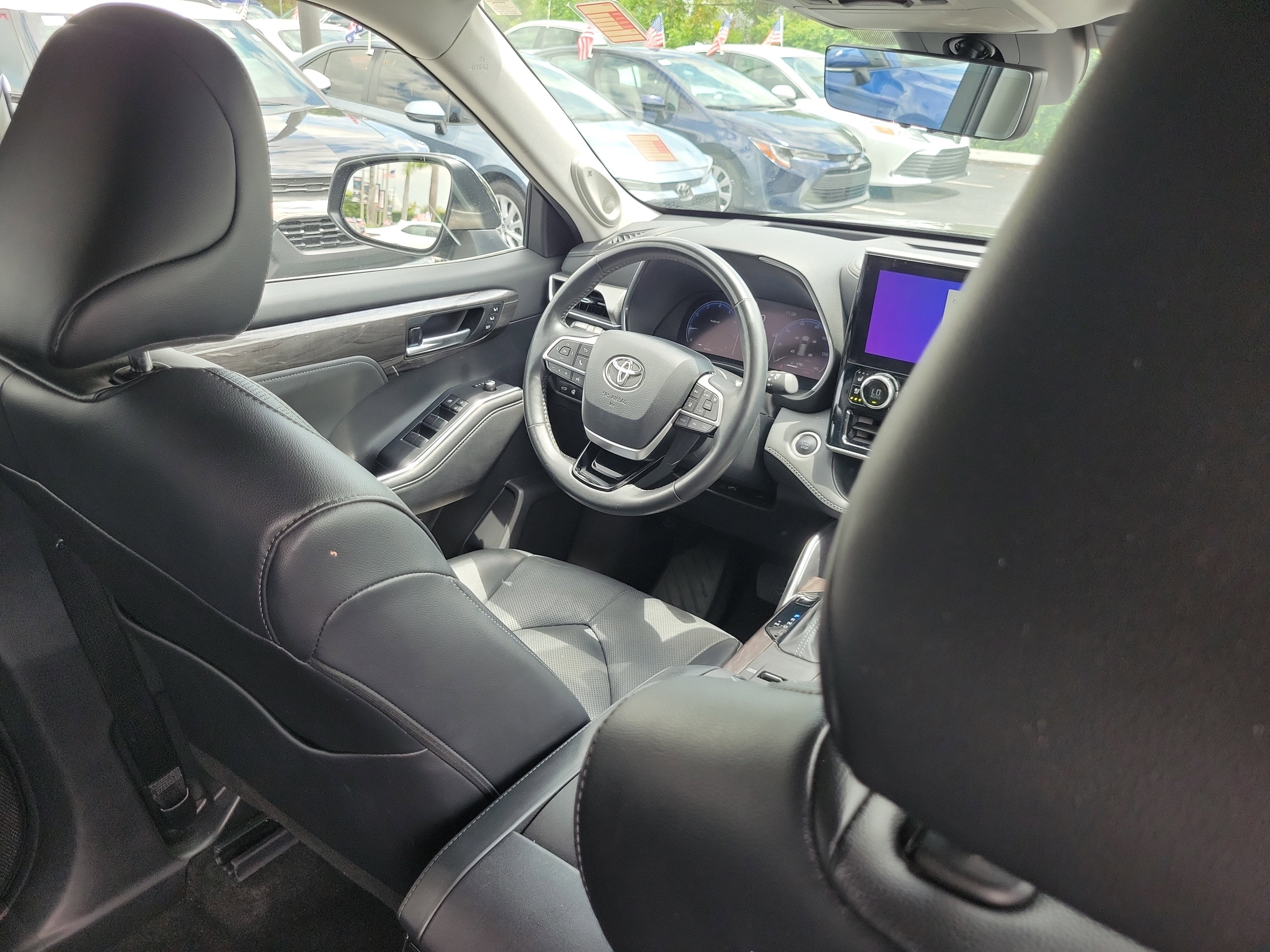 2024 Toyota Highlander LE