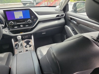2024 Toyota Highlander LE