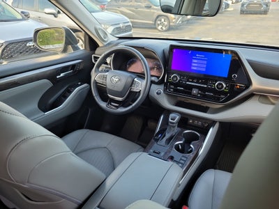 2025 Toyota Highlander LE