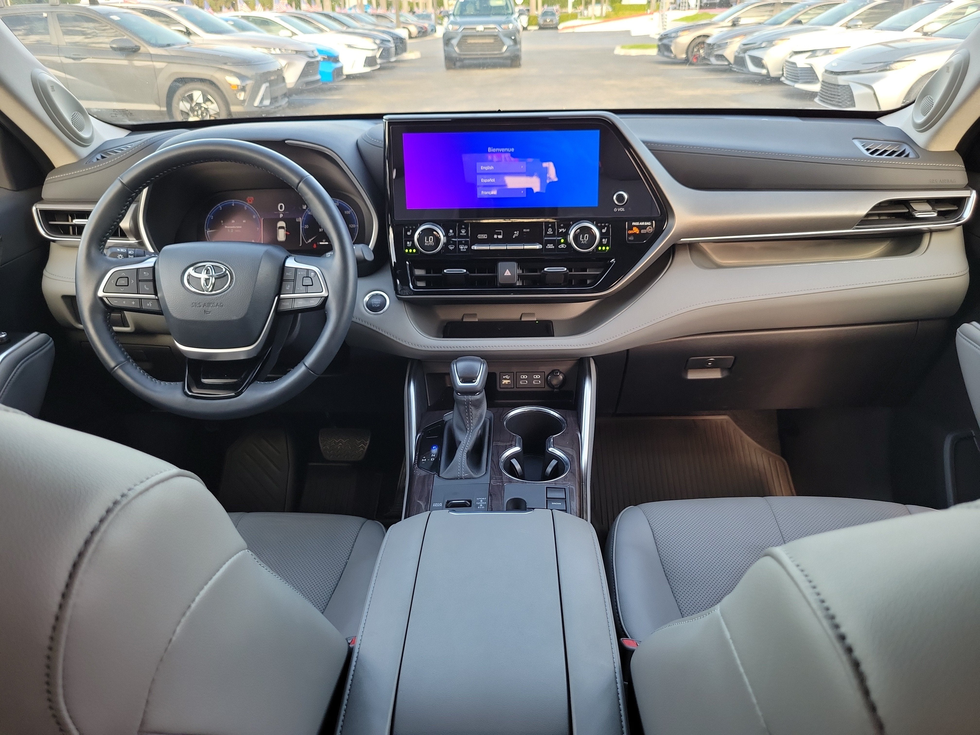 2025 Toyota Highlander LE