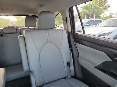 2025 Toyota Highlander LE