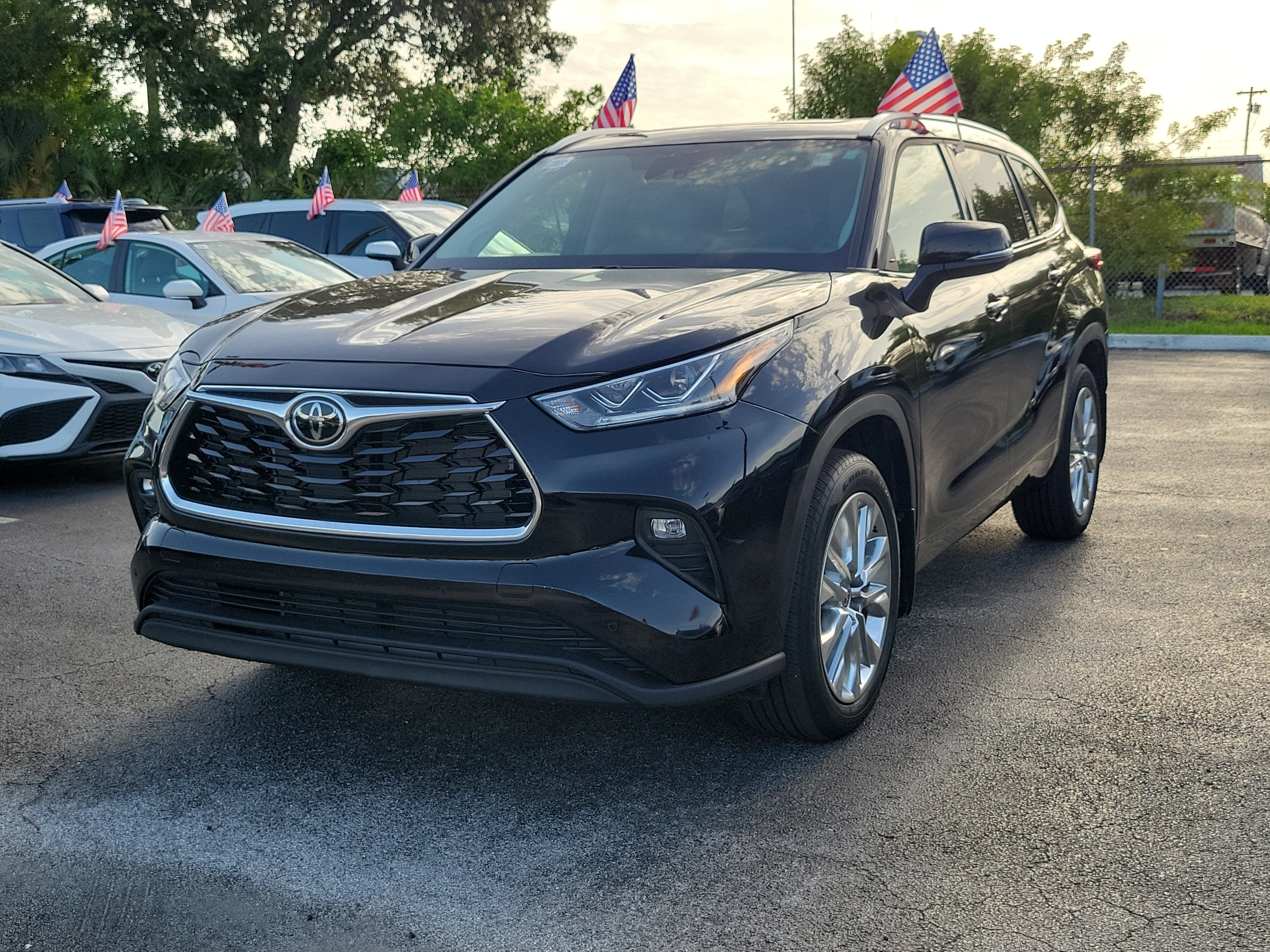 2025 Toyota Highlander LE
