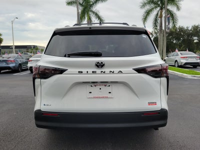 2026 Toyota Sienna LE