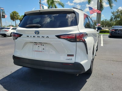 2022 Toyota Sienna LE