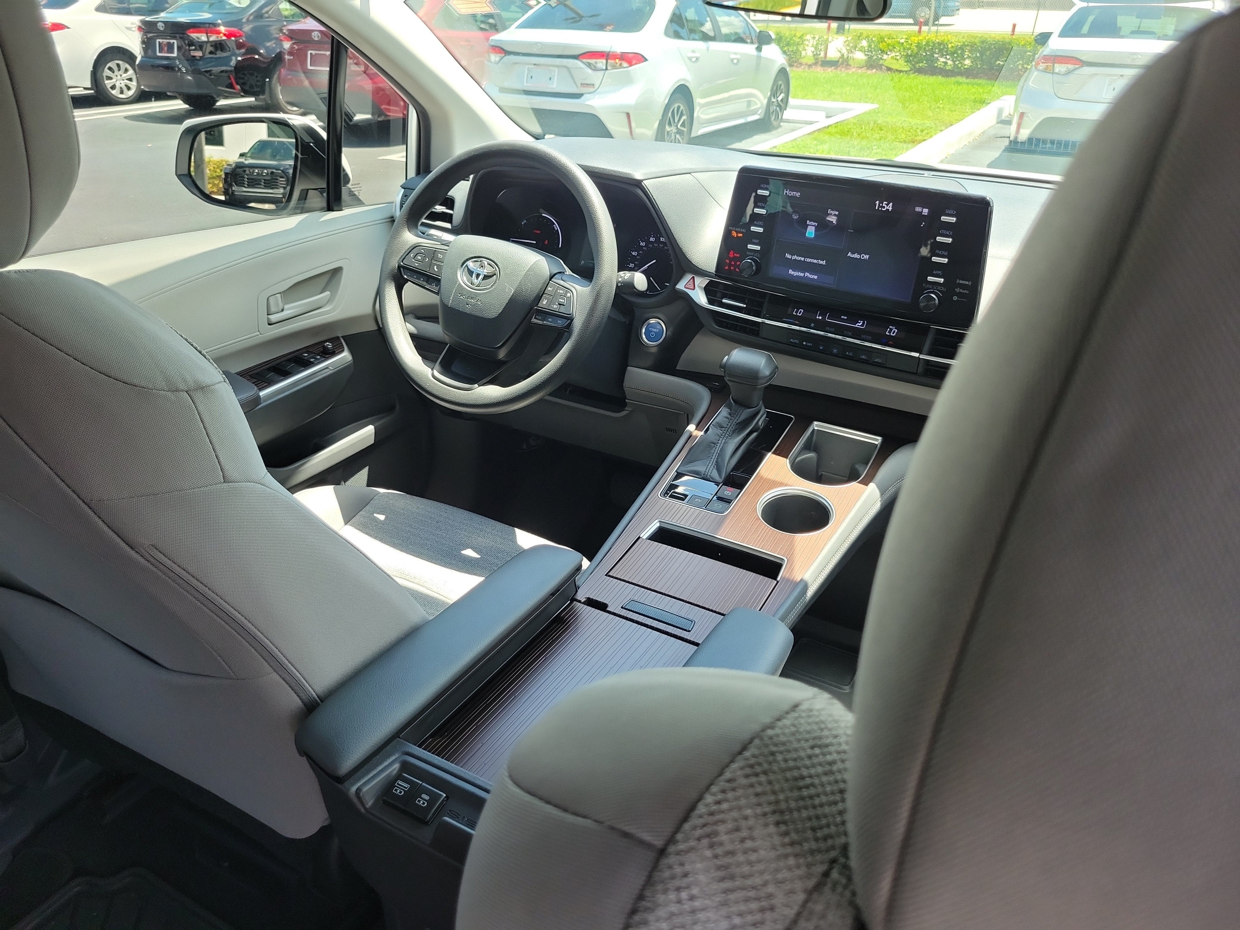 2022 Toyota Sienna LE