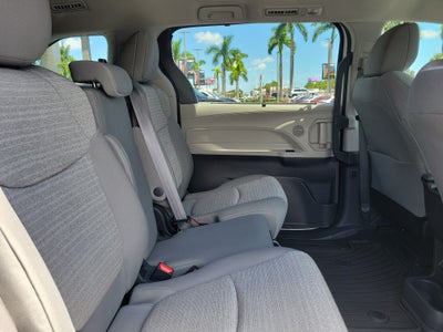 2022 Toyota Sienna LE