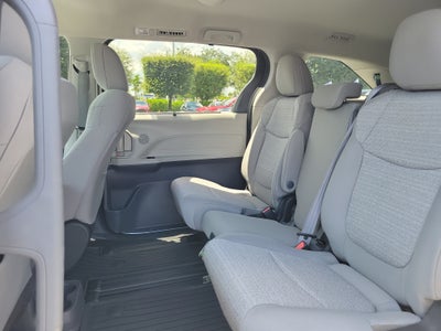 2022 Toyota Sienna LE
